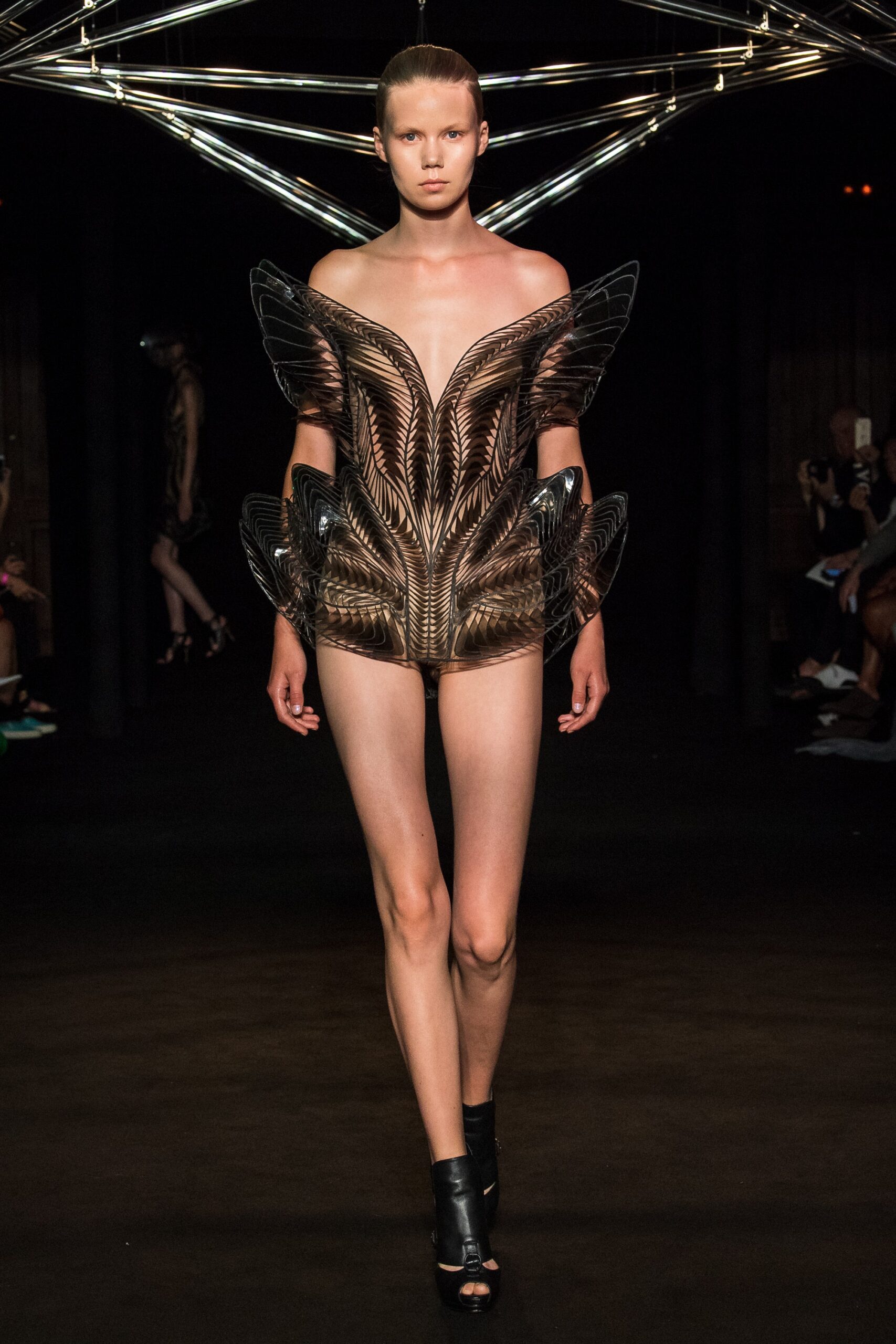 Iris van Herpen F/W 18 Couture Look 16