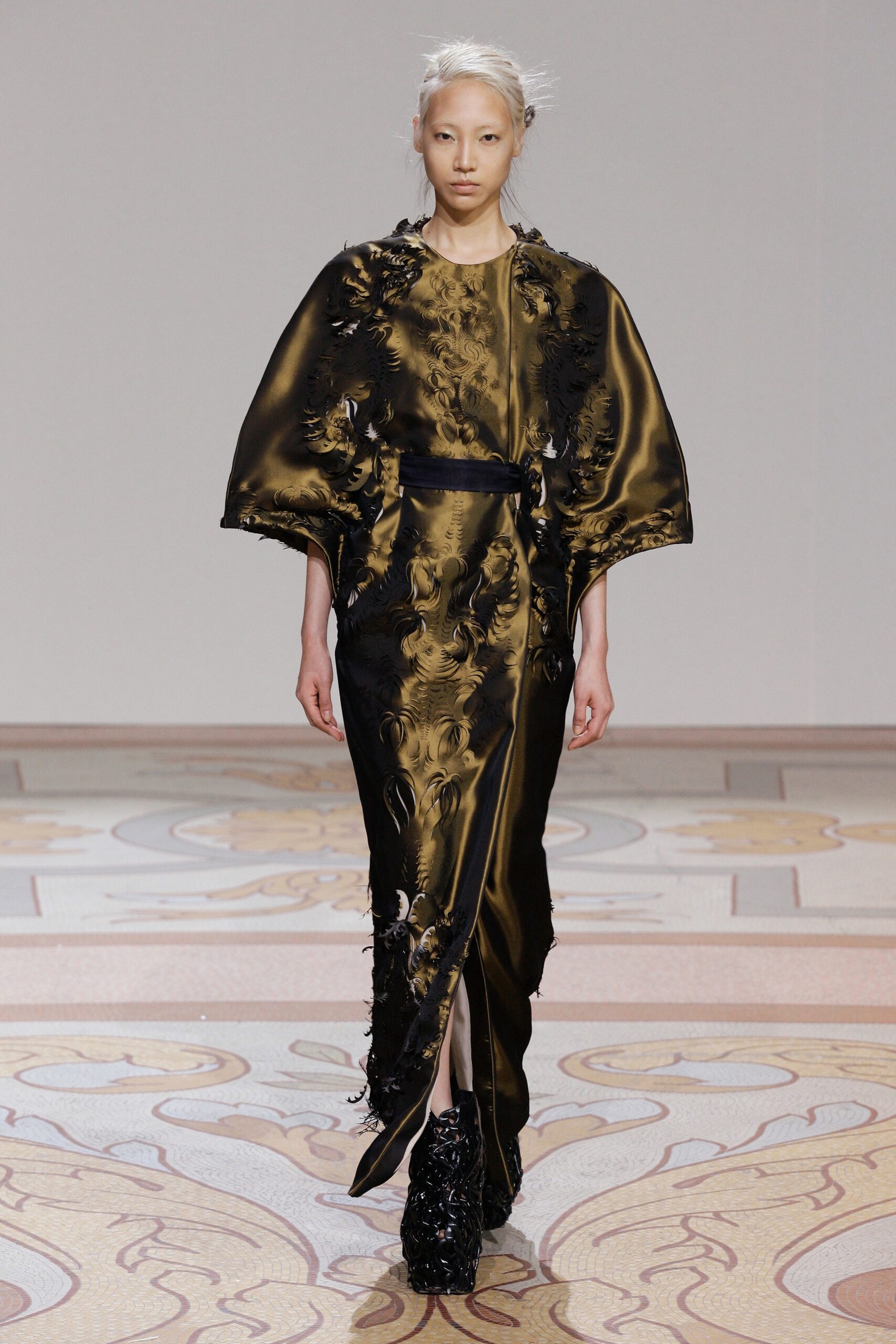 Iris van Herpen F/W 13 Couture Look 2