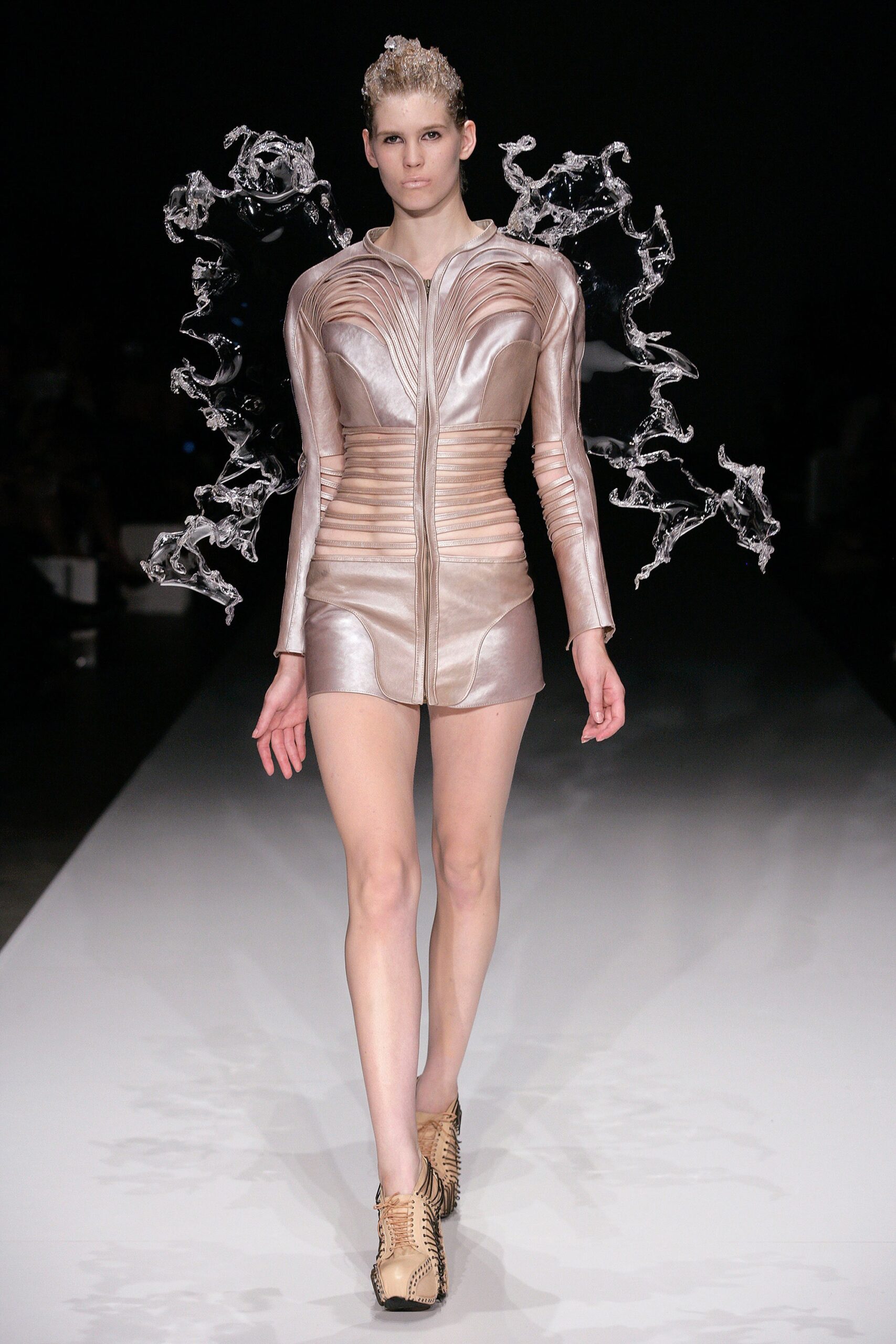 Iris van Herpen S/S 11 Look 8