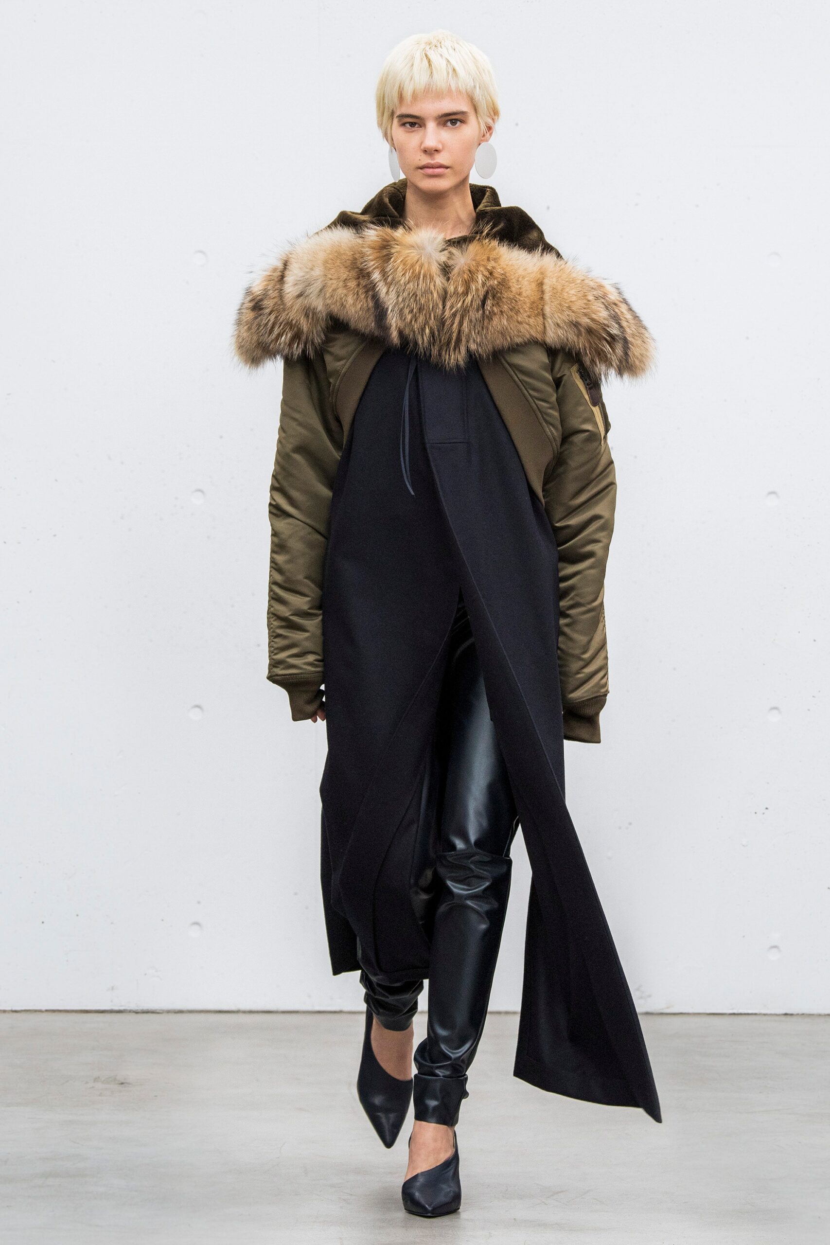 Hyke Tokyo F/W 18 Look 8