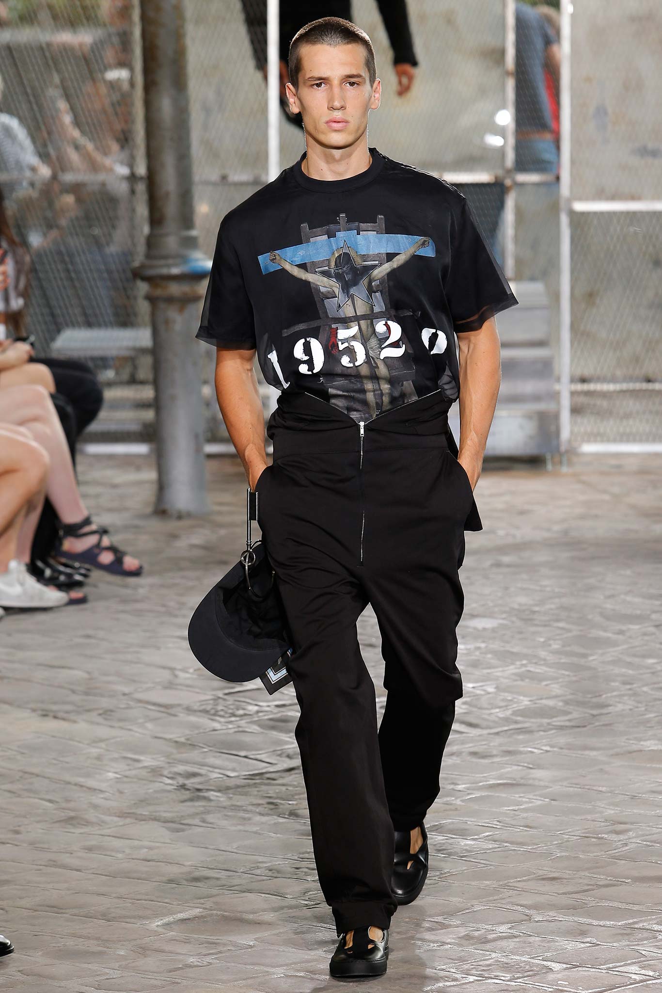 Givenchy S/S 16 Menswear Look 1