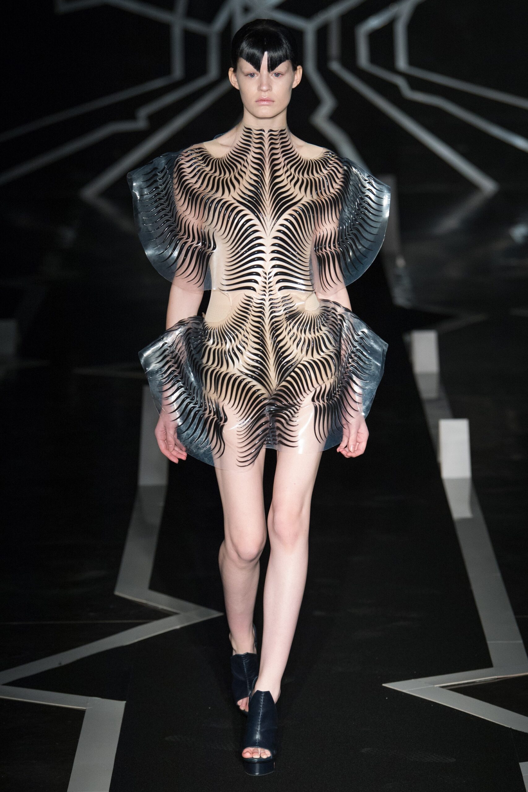 Iris van Herpen S/S 17 Couture Look 1