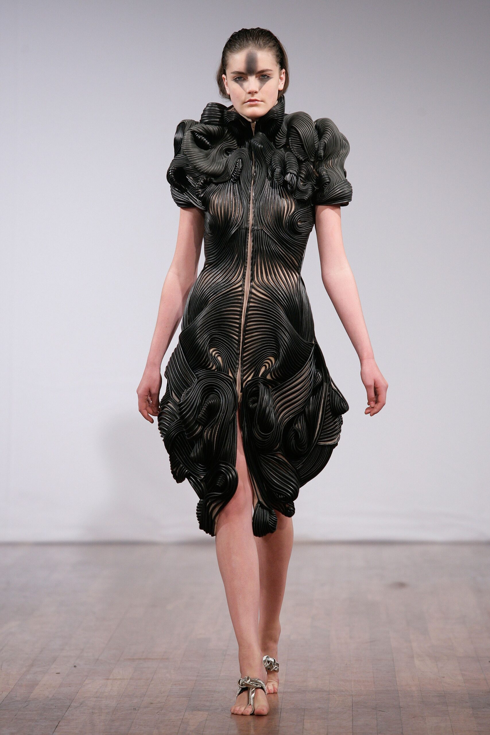 Iris van Herpen S/S 10 Look 8