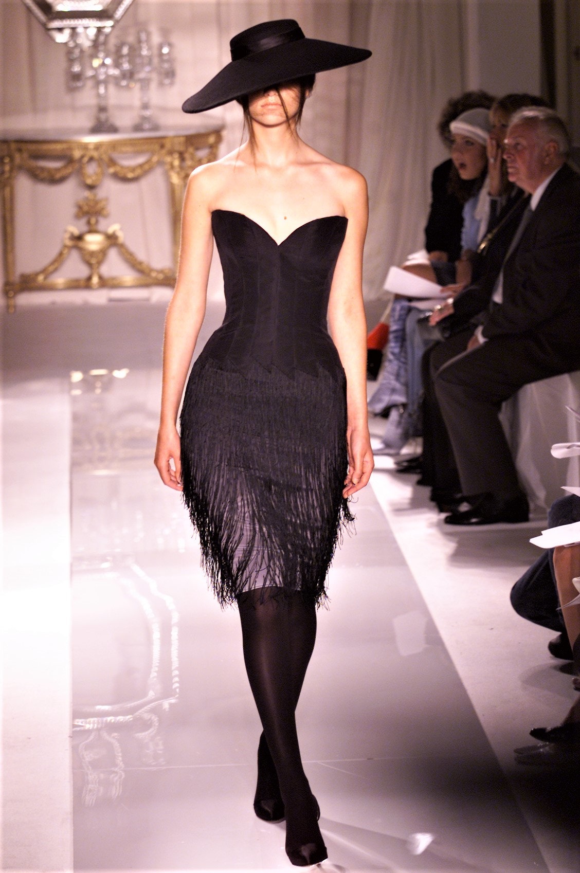 Givenchy F/W 01 Couture Look 16