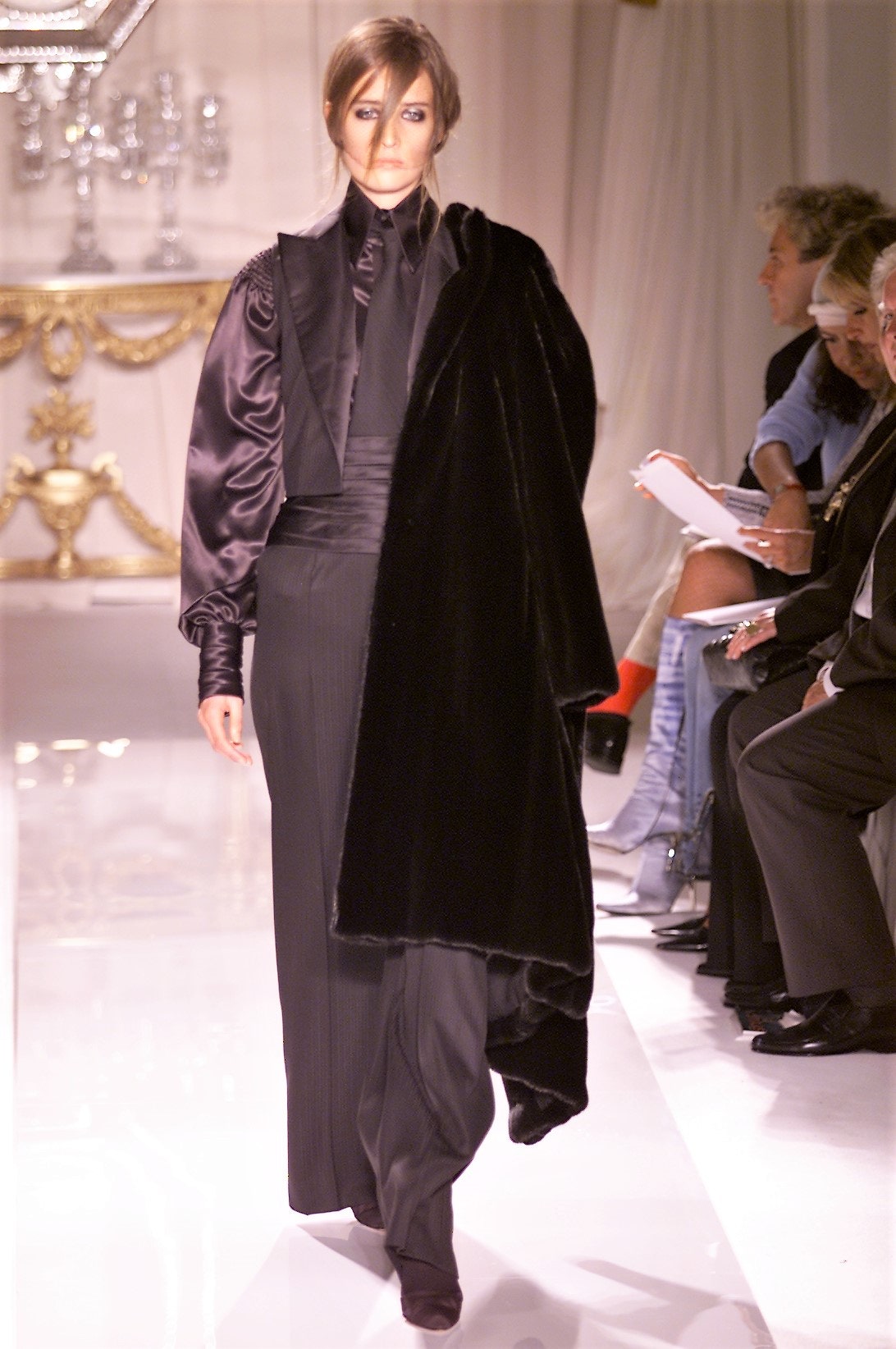 Givenchy F/W 01 Couture Look 17