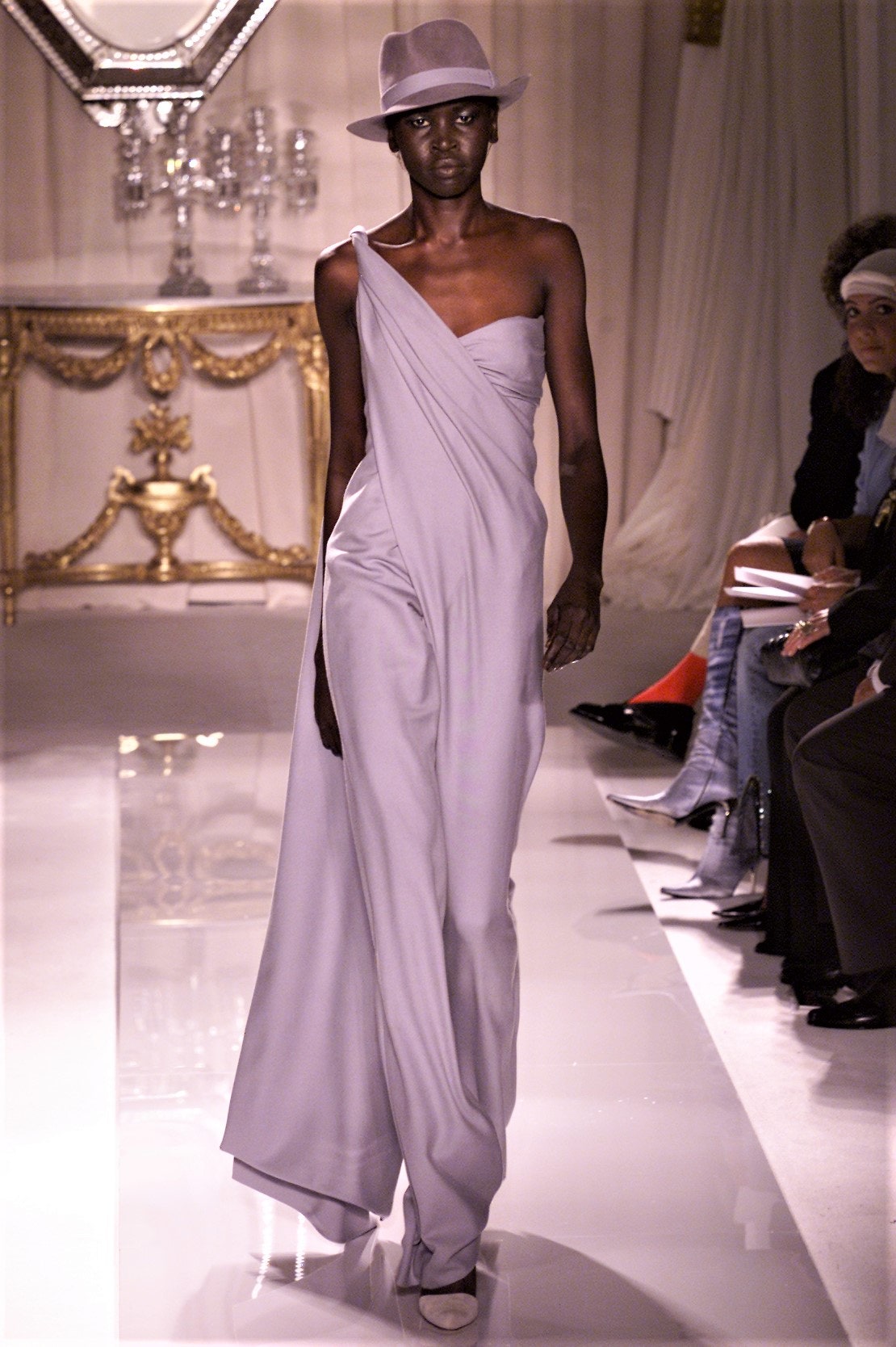 Givenchy F/W 01 Couture Look 18