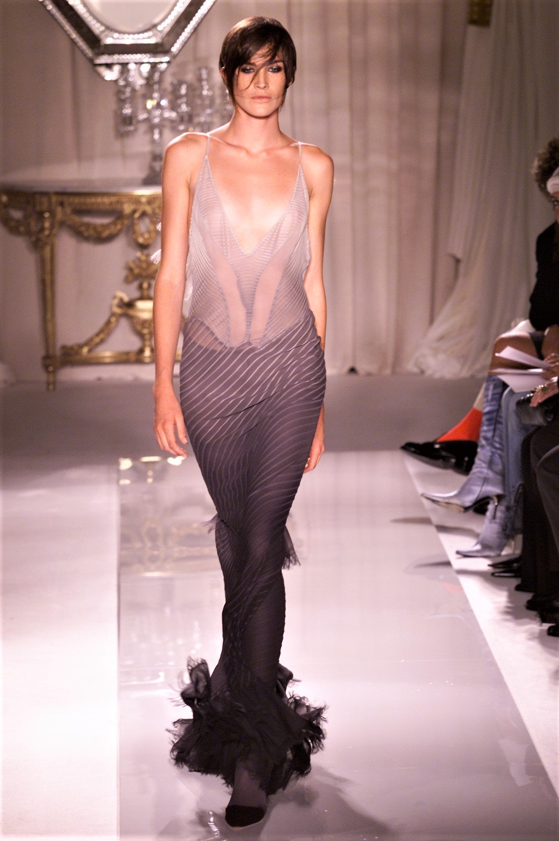Givenchy F/W 01 Couture Look 19