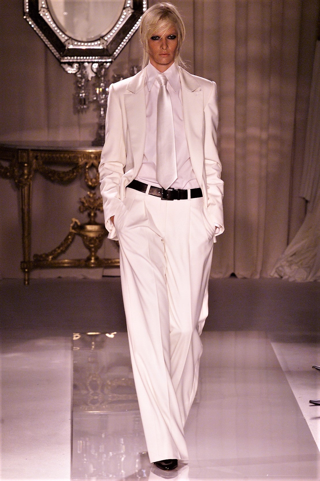 Givenchy F/W 01 Couture Look 23