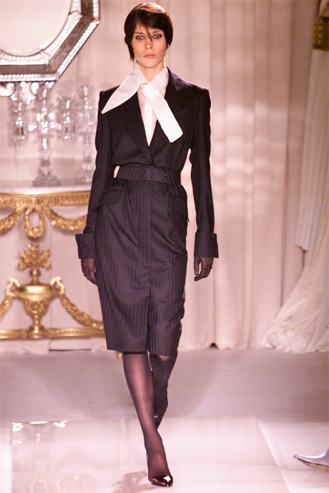 Givenchy F/W 01 Couture Look 26