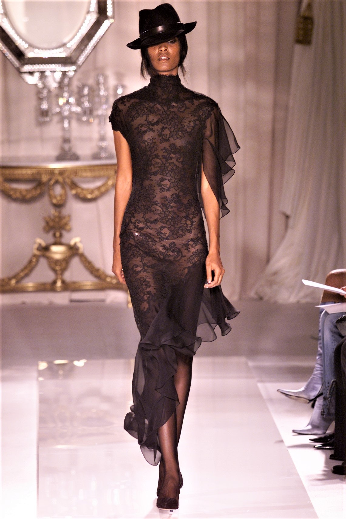 Givenchy F/W 01 Couture Look 27