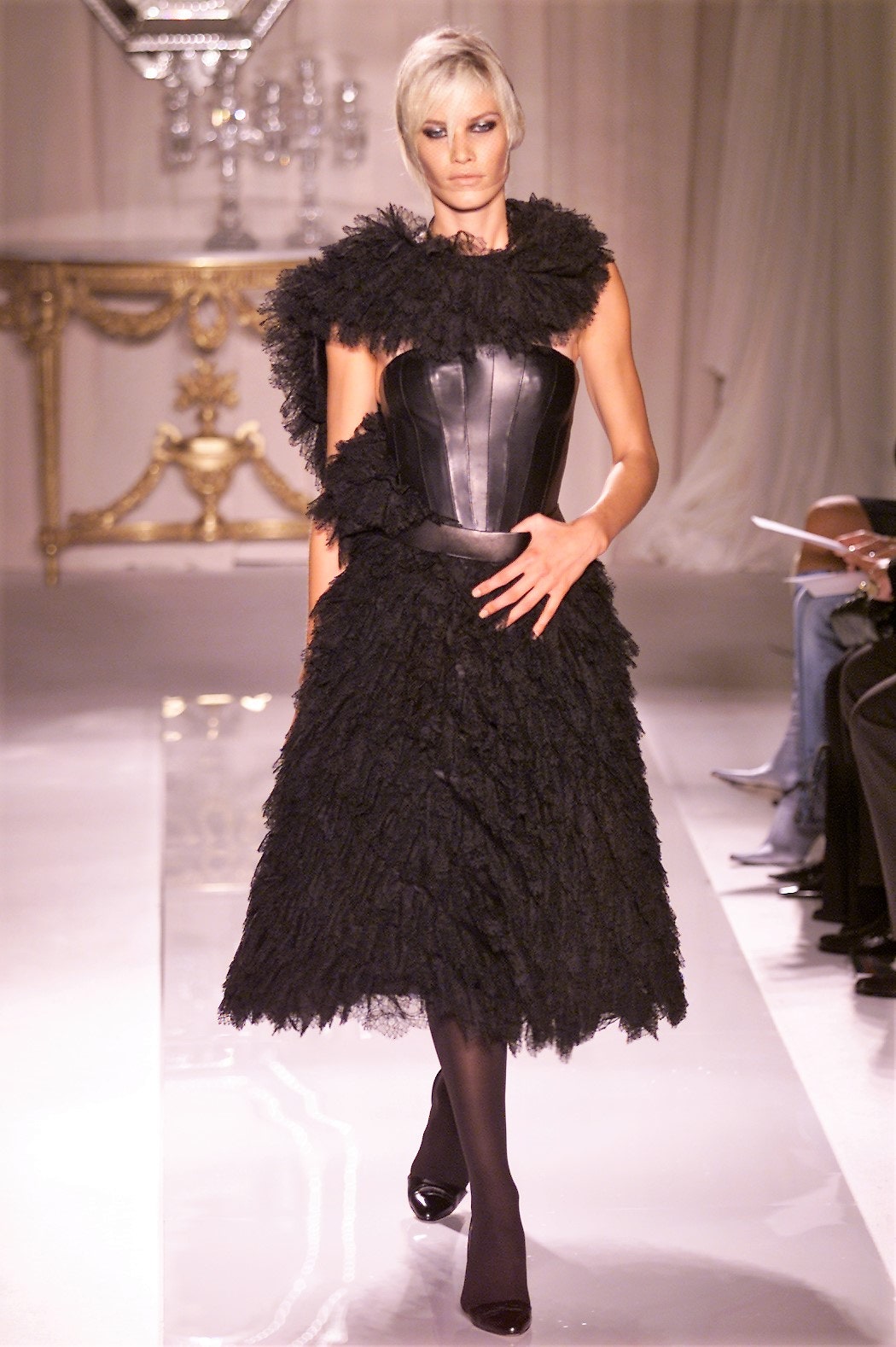 Givenchy F/W 01 Couture Look 28