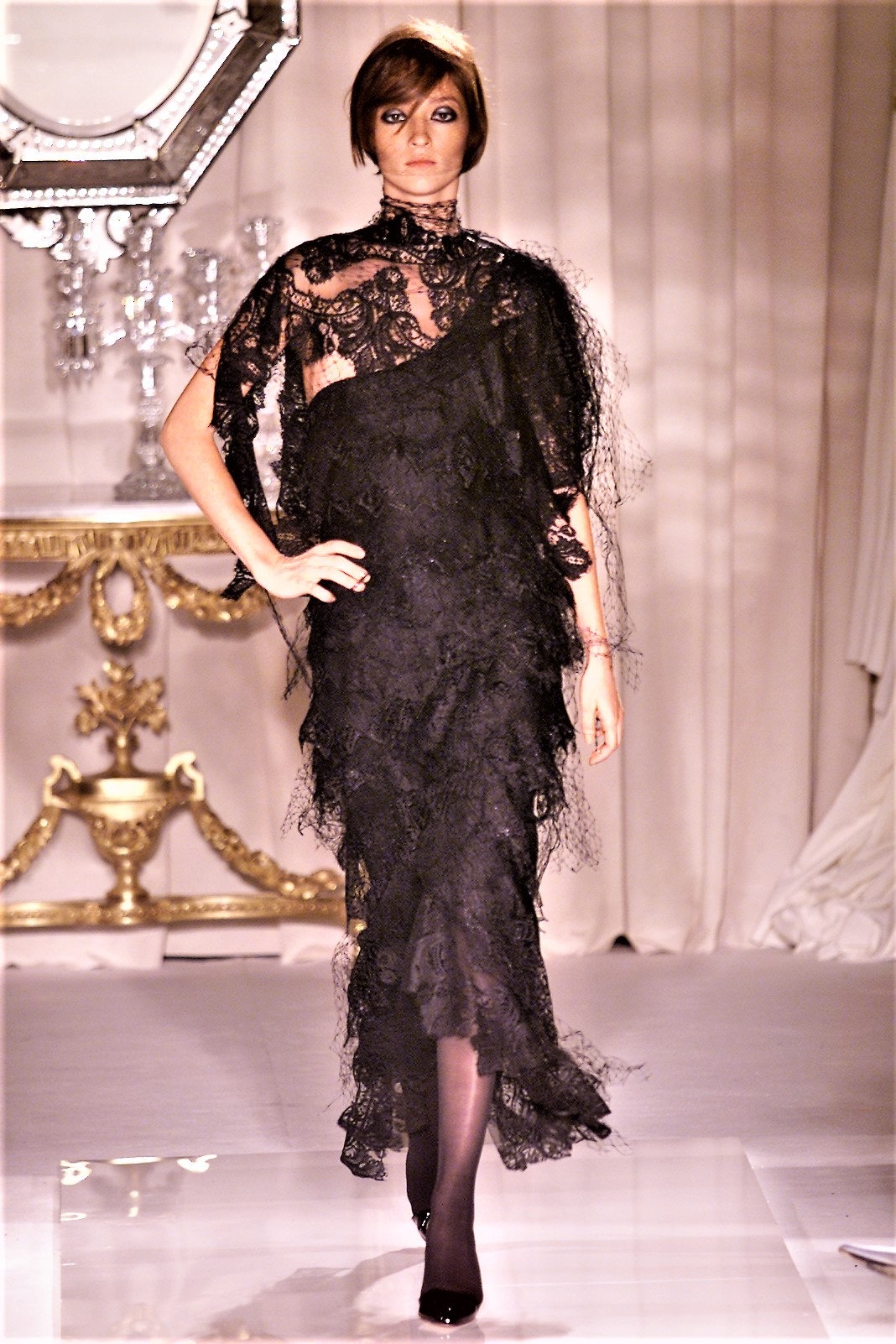 Givenchy F/W 01 Couture Look 30