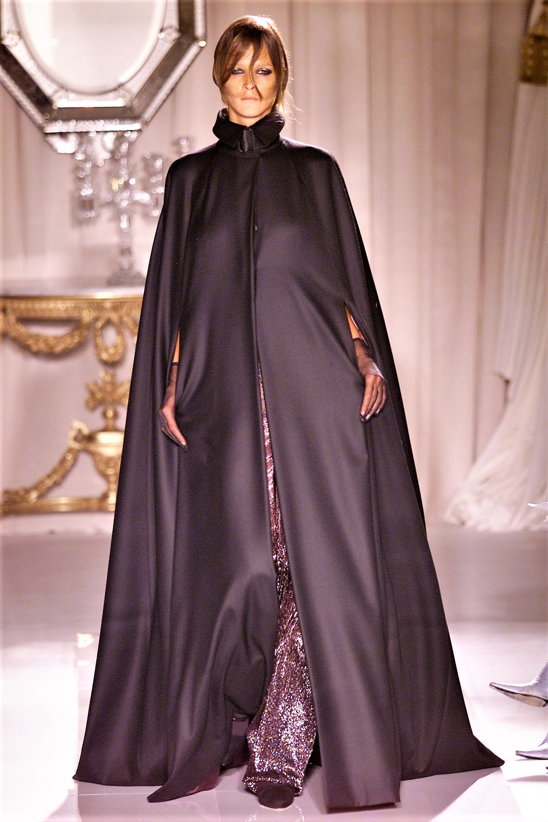 Givenchy F/W 01 Couture Look 31