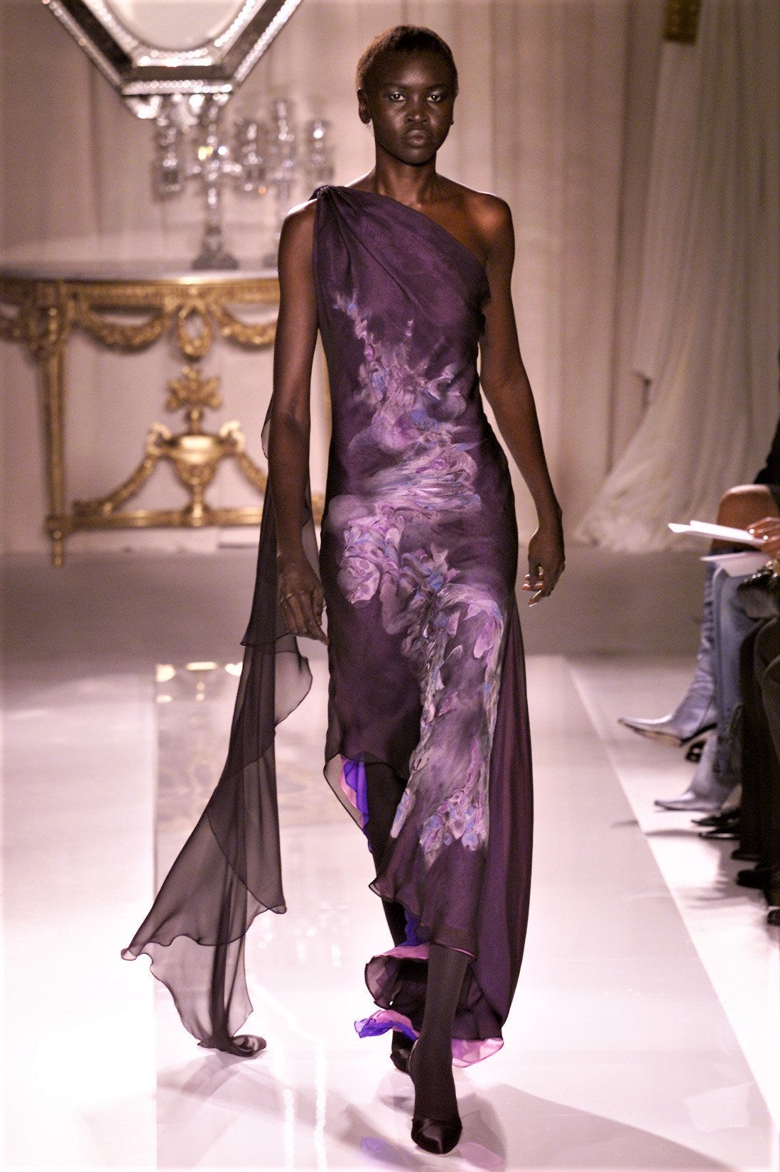 Givenchy F/W 01 Couture Look 32