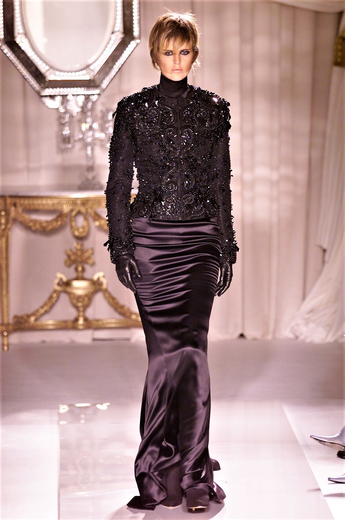 Givenchy F/W 01 Couture Look 34
