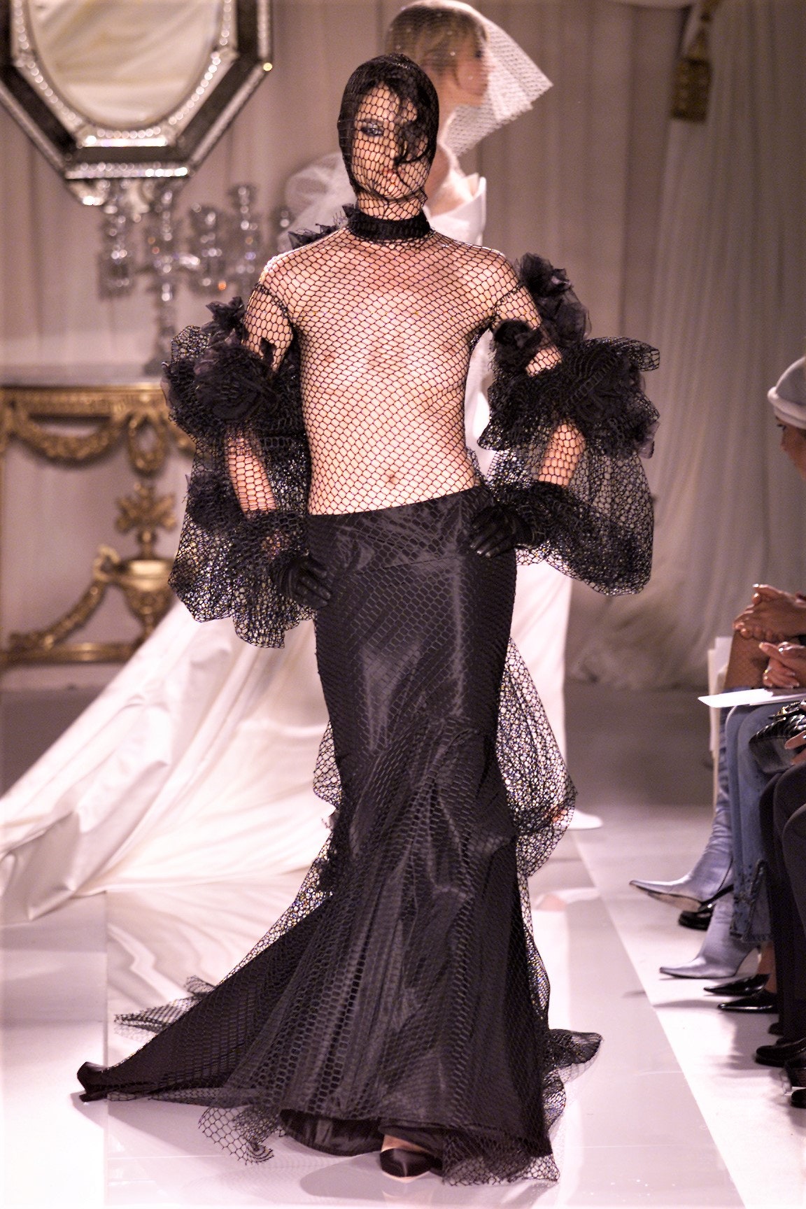 Givenchy F/W 01 Couture Look 38