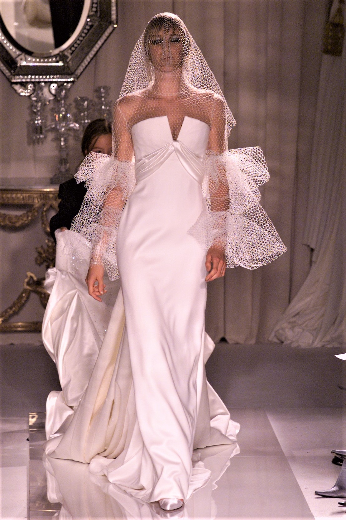 Givenchy F/W 01 Couture Look 39