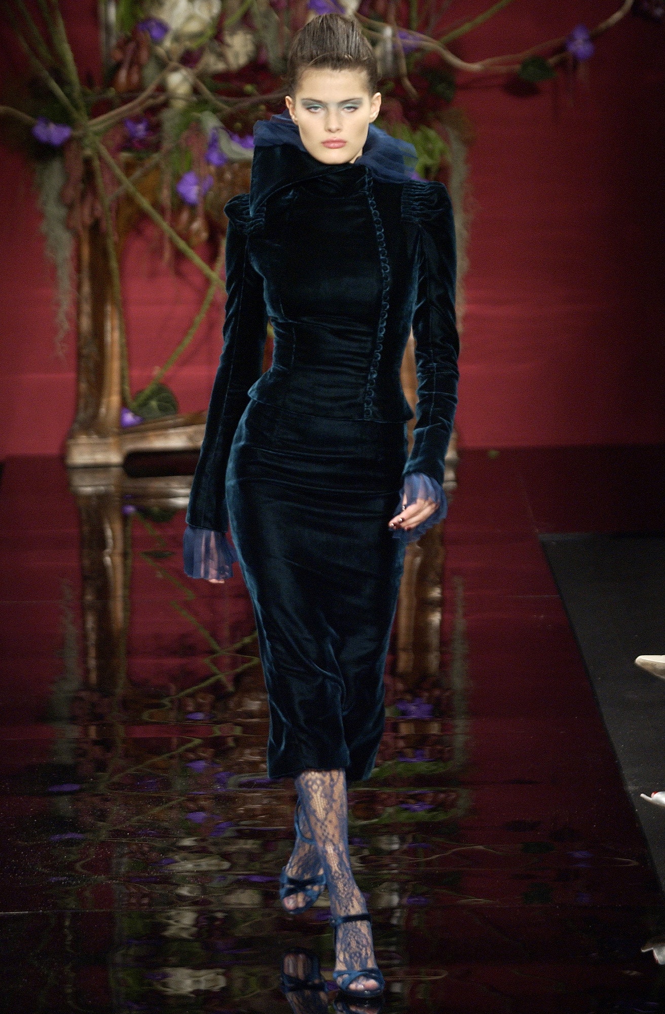 Givenchy F/W 03 Couture Look 2