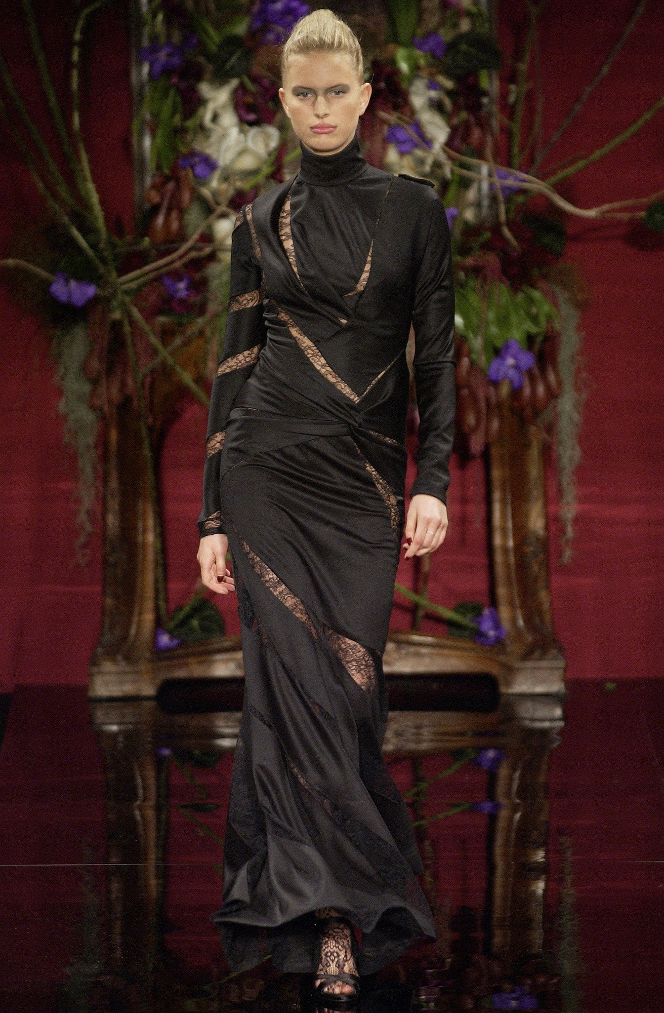 Givenchy F/W 03 Couture Look 15