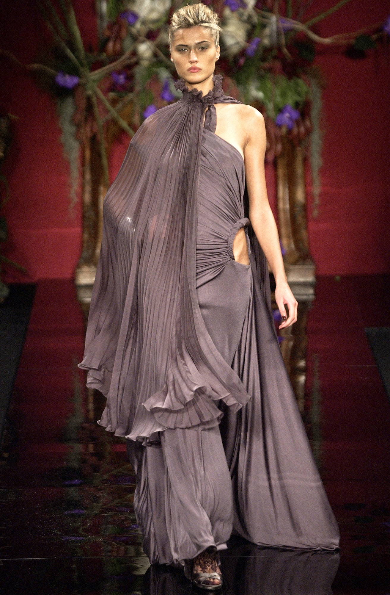 Givenchy F/W 03 Couture Look 26