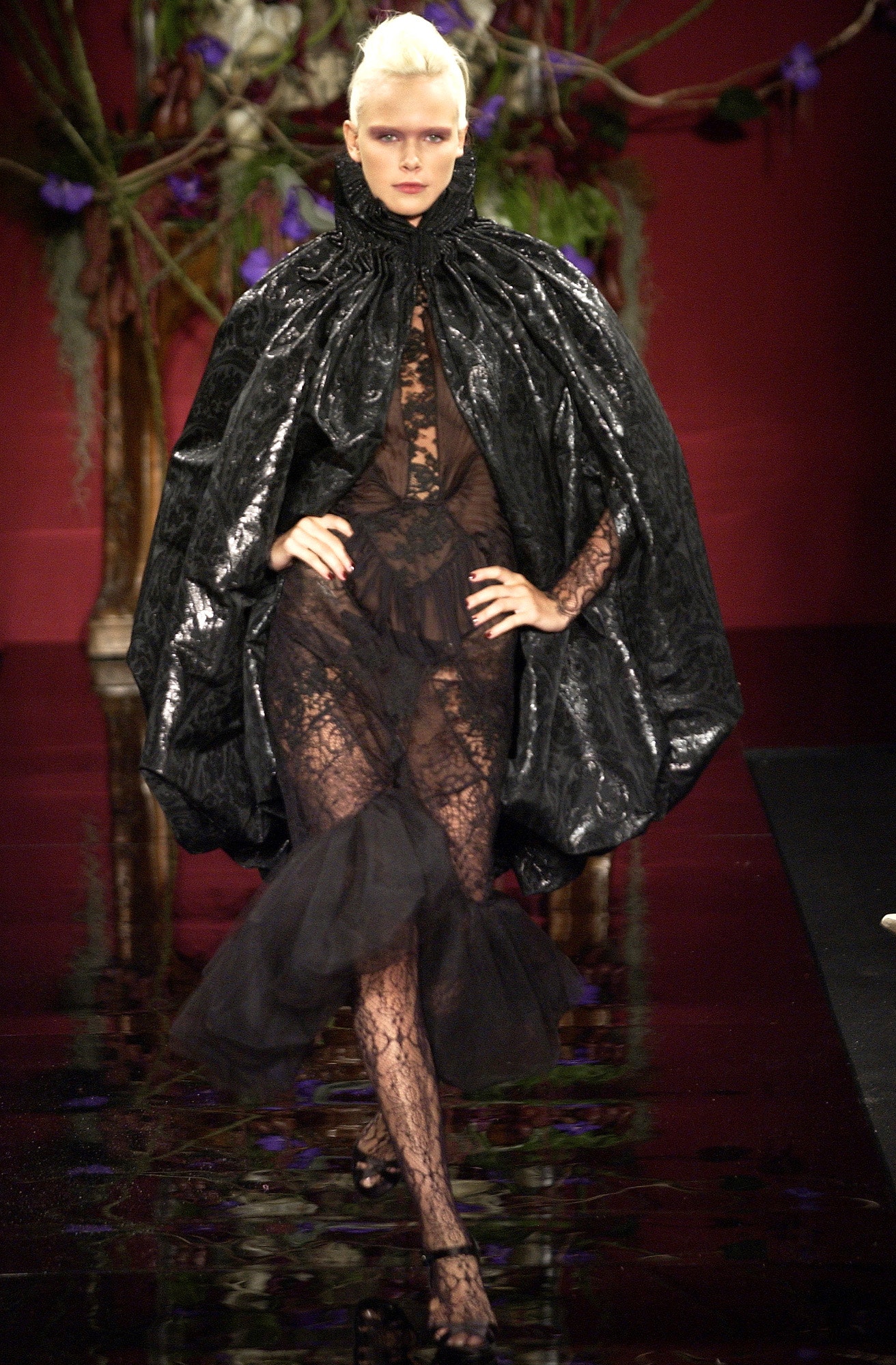 Givenchy F/W 03 Couture Look 28