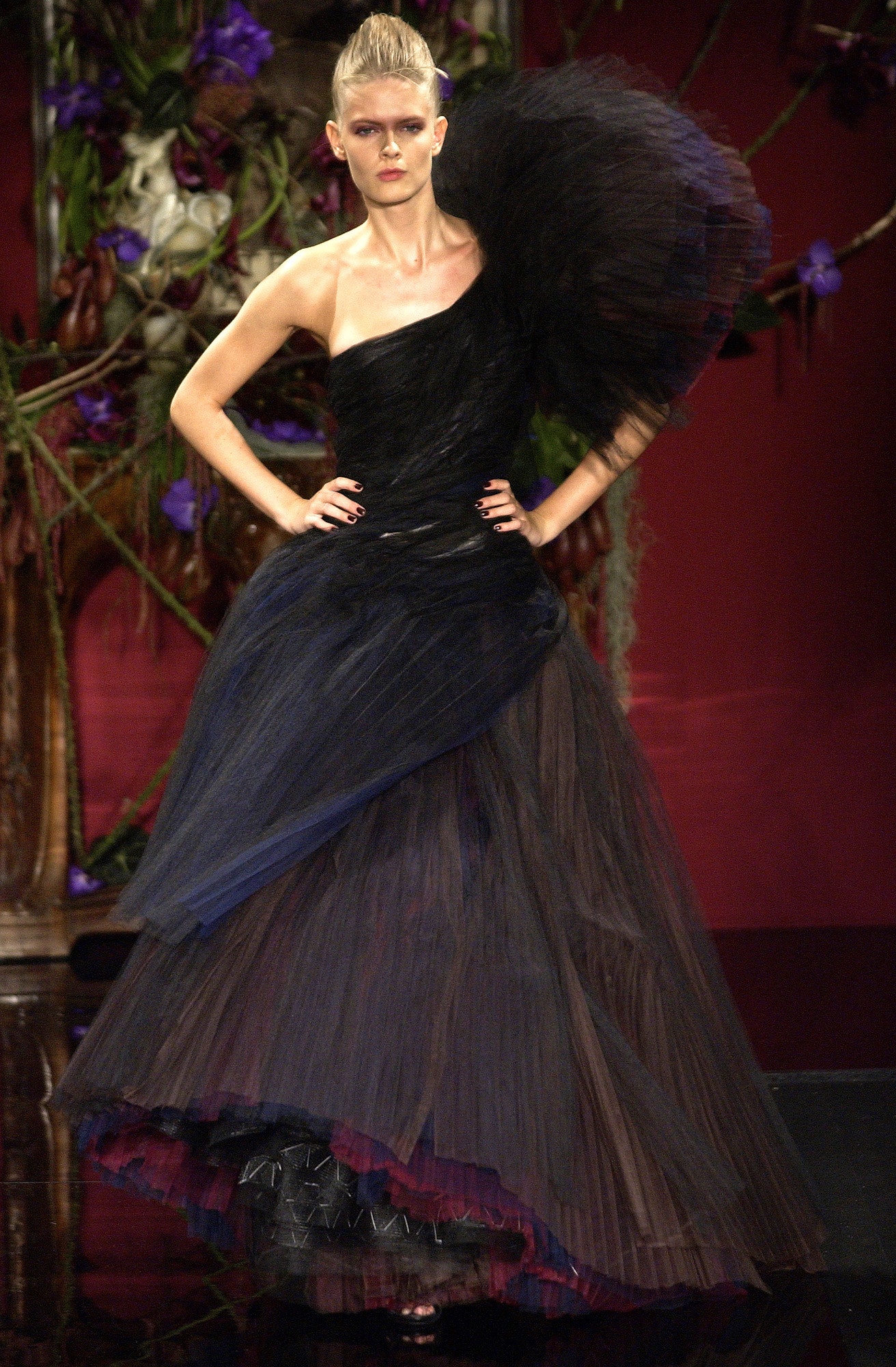 Givenchy F/W 03 Couture Look 34