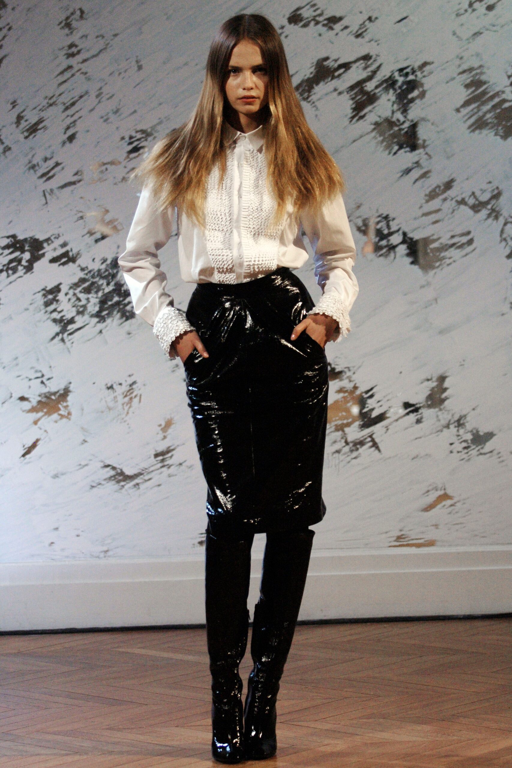 Givenchy F/W 05 Couture Look 1