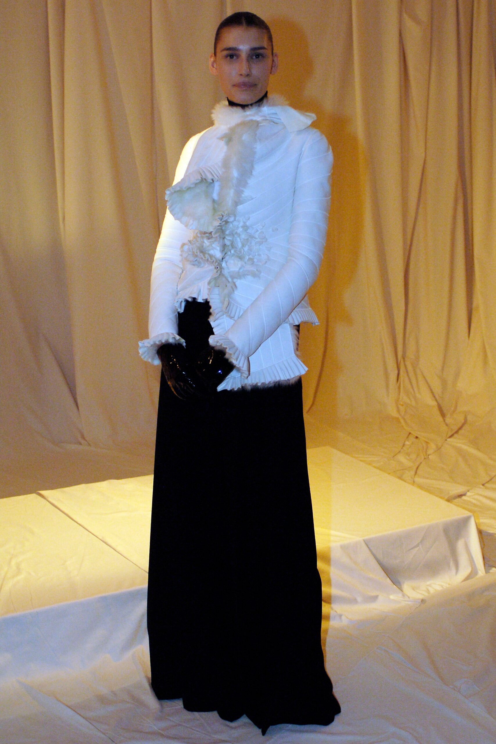 Givenchy F/W 05 Couture Look 3