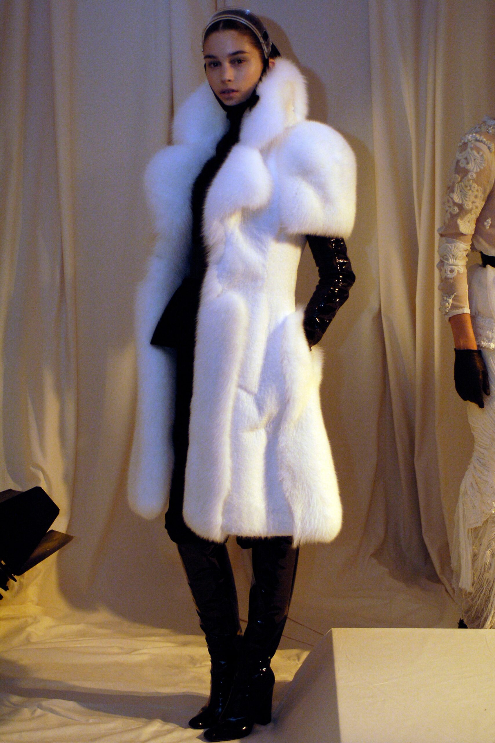 Givenchy F/W 05 Couture Look 8
