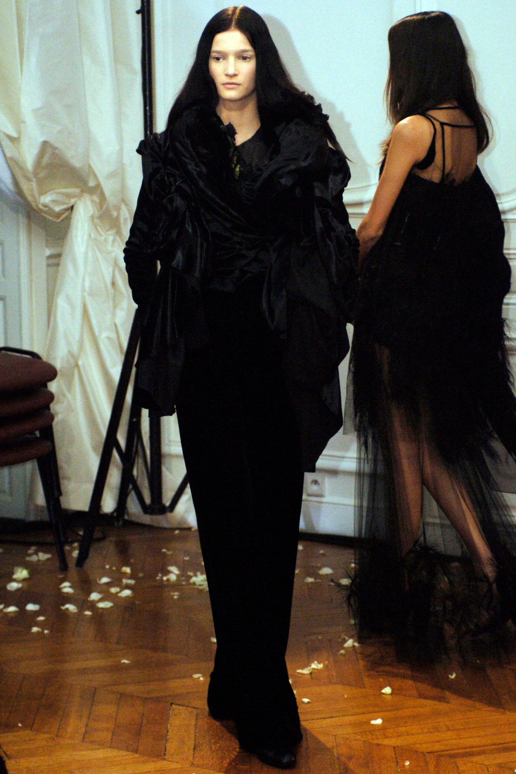 Givenchy F/W 05 Couture Look 10