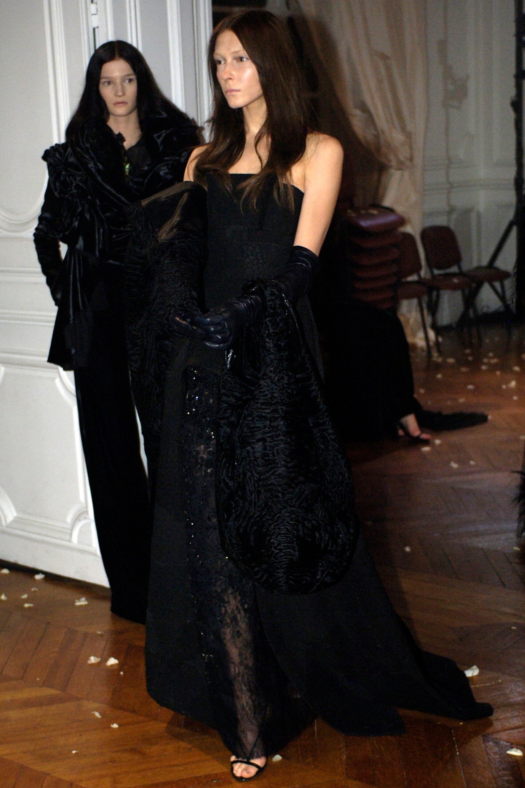 Givenchy F/W 05 Couture Look 14