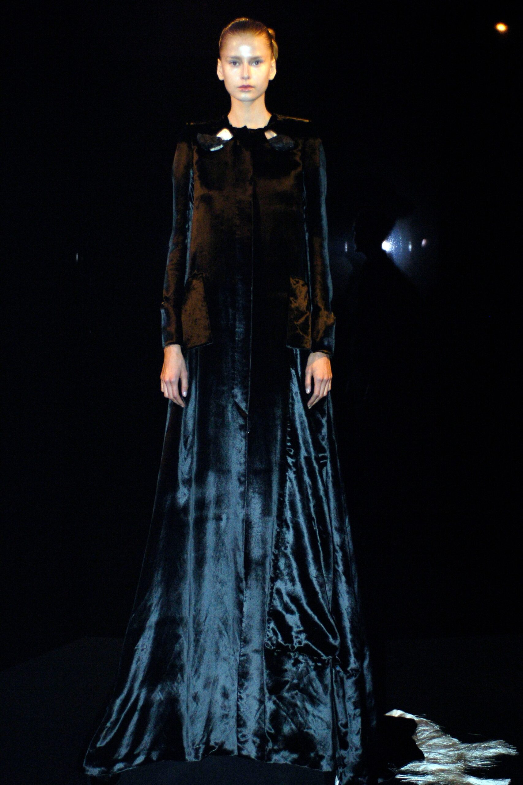 Givenchy F/W 05 Couture Look 16