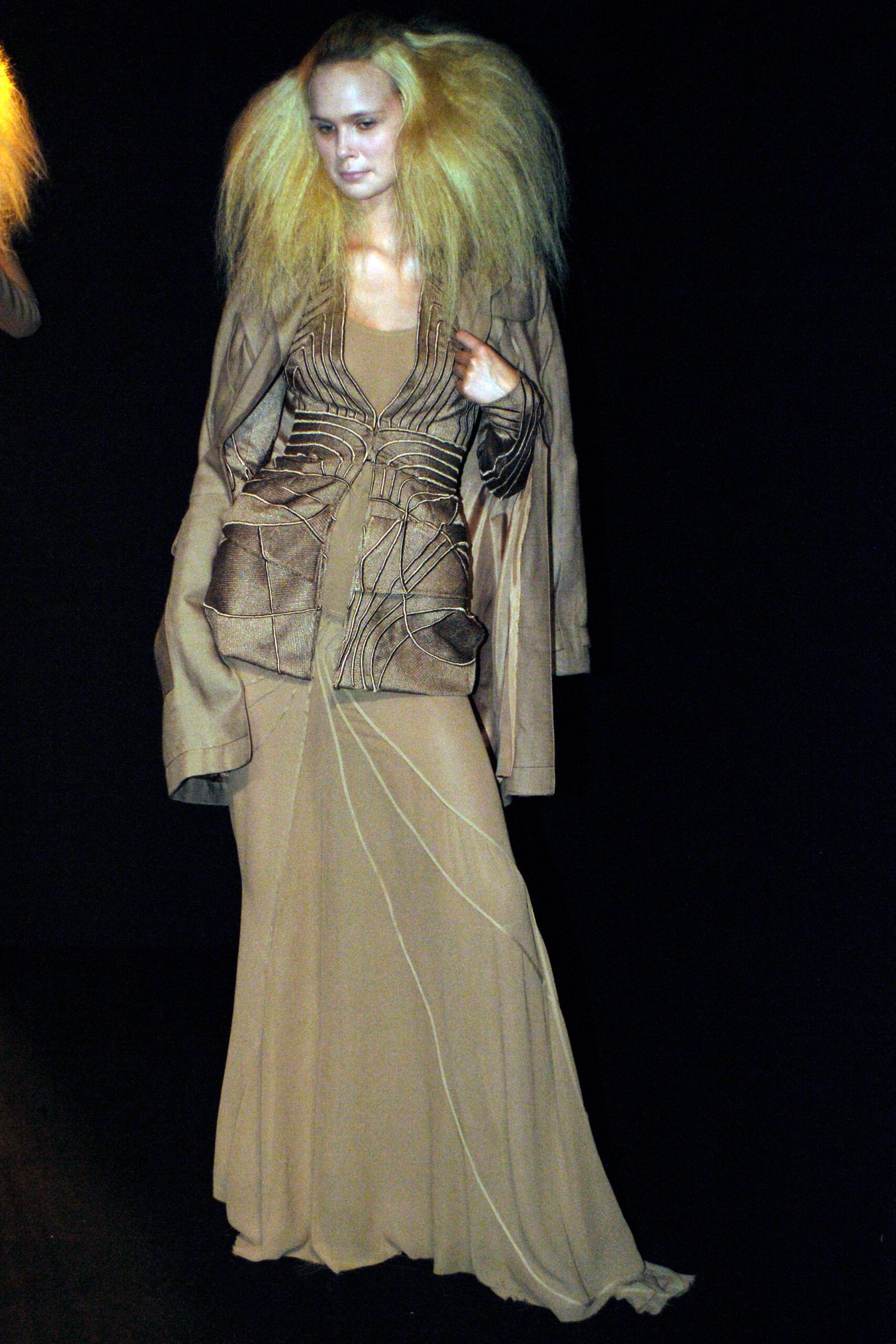 Givenchy F/W 05 Couture Look 18