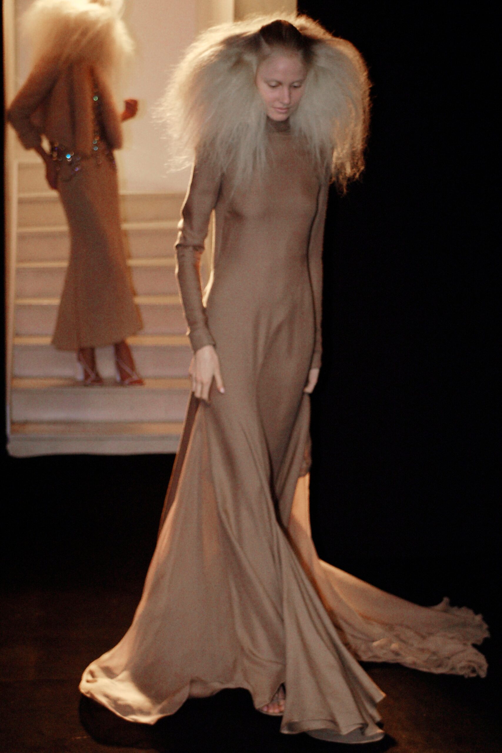 Givenchy F/W 05 Couture Look 19