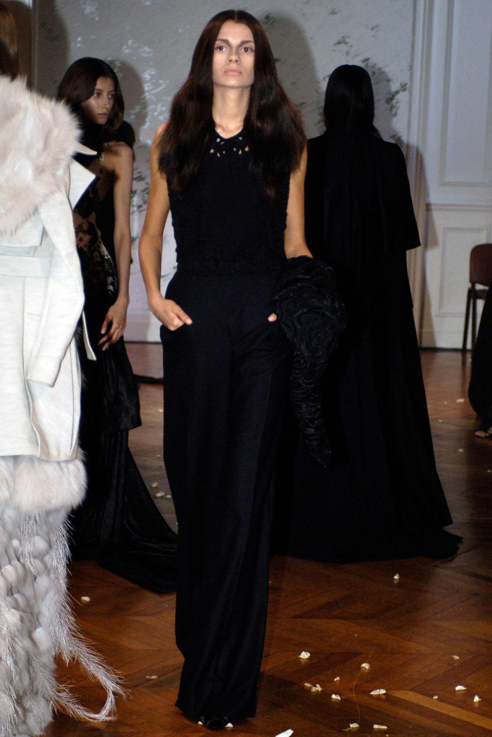 Givenchy F/W 05 Couture Look 28