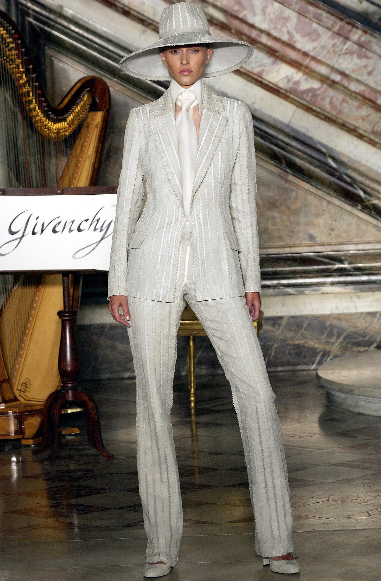 Givenchy S/S 03 Couture Look 16