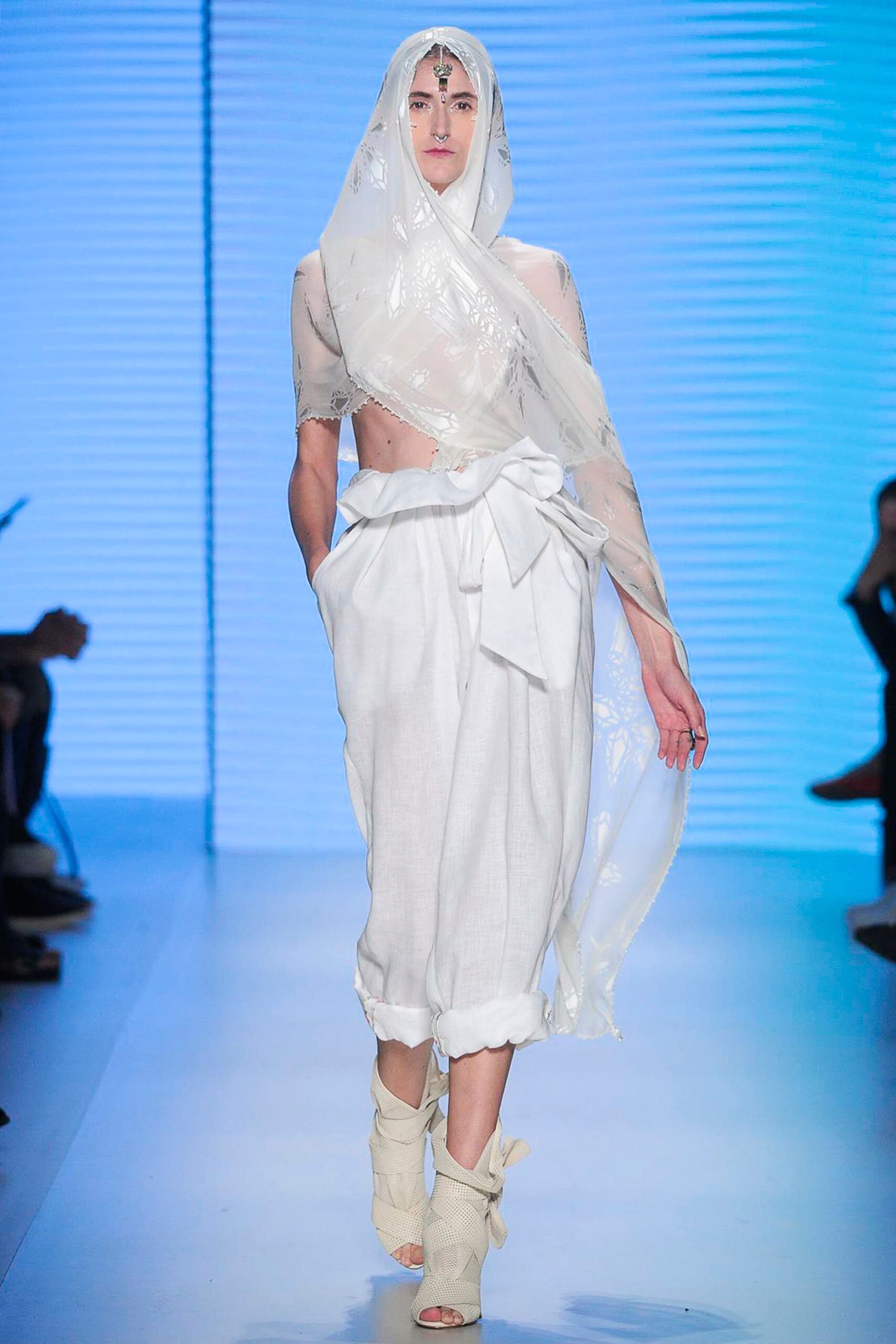 Helô Rocha Resort 17 Look 10