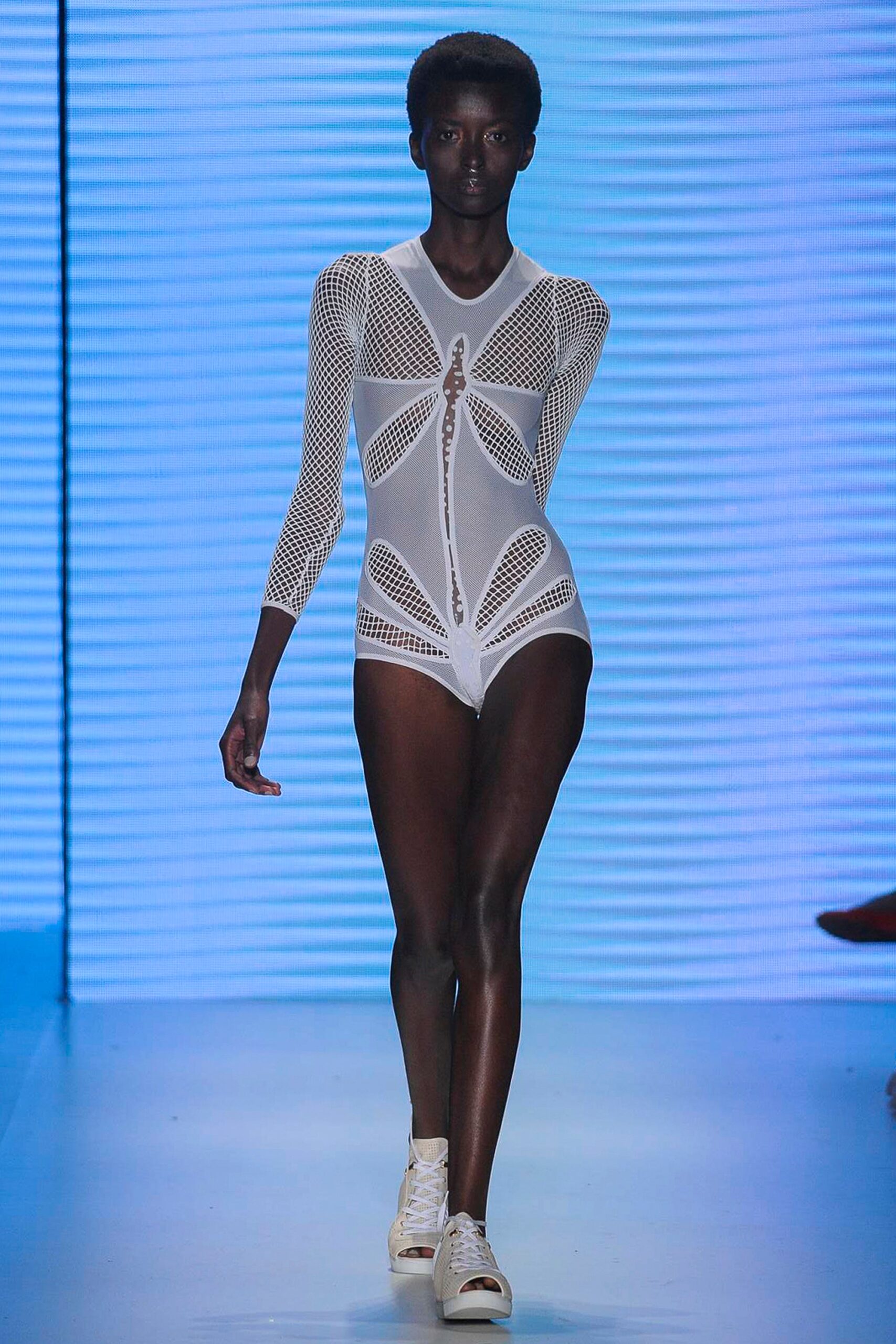 Helô Rocha Resort 17 Look 21