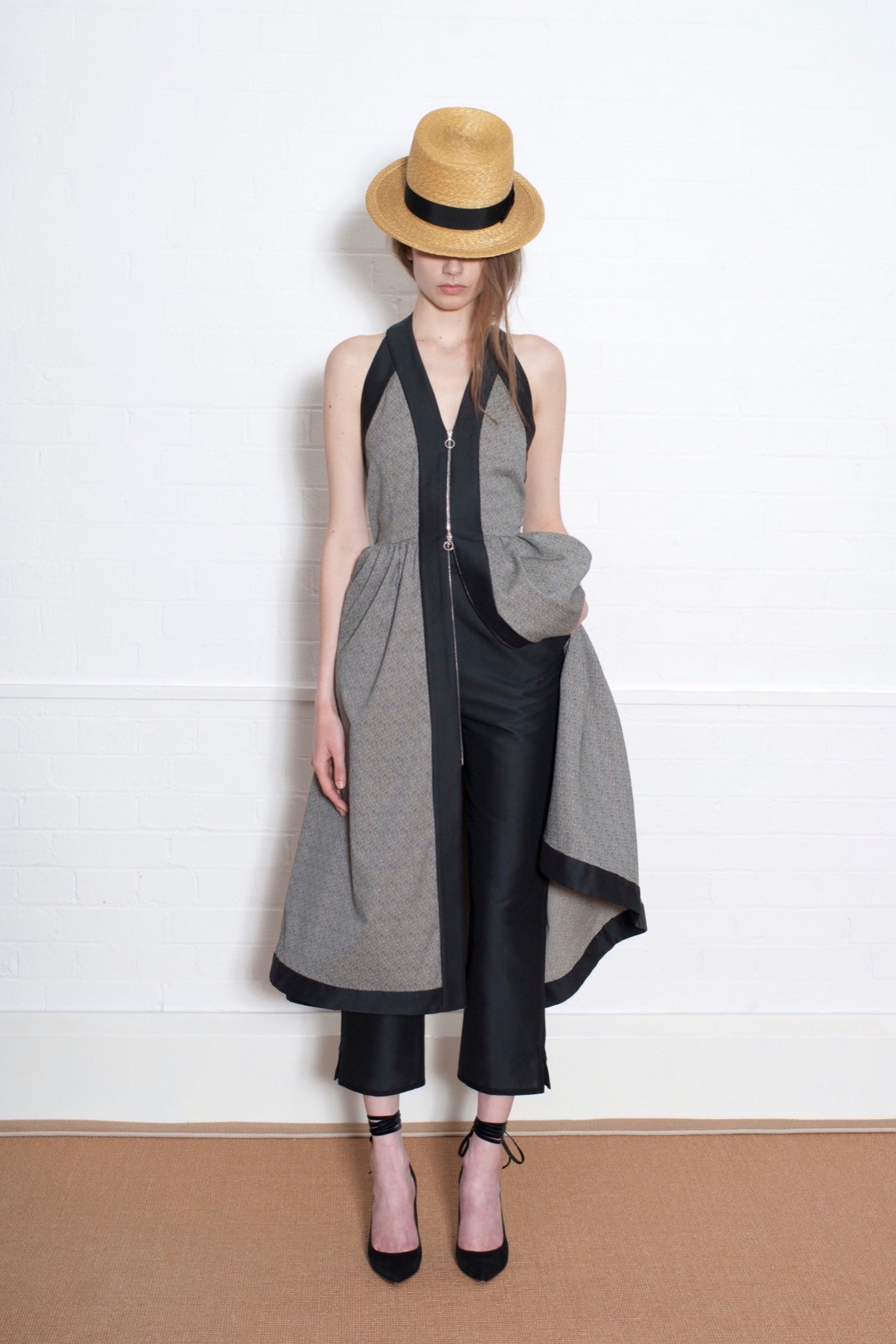 Isa Arfen Resort 16 Look 9