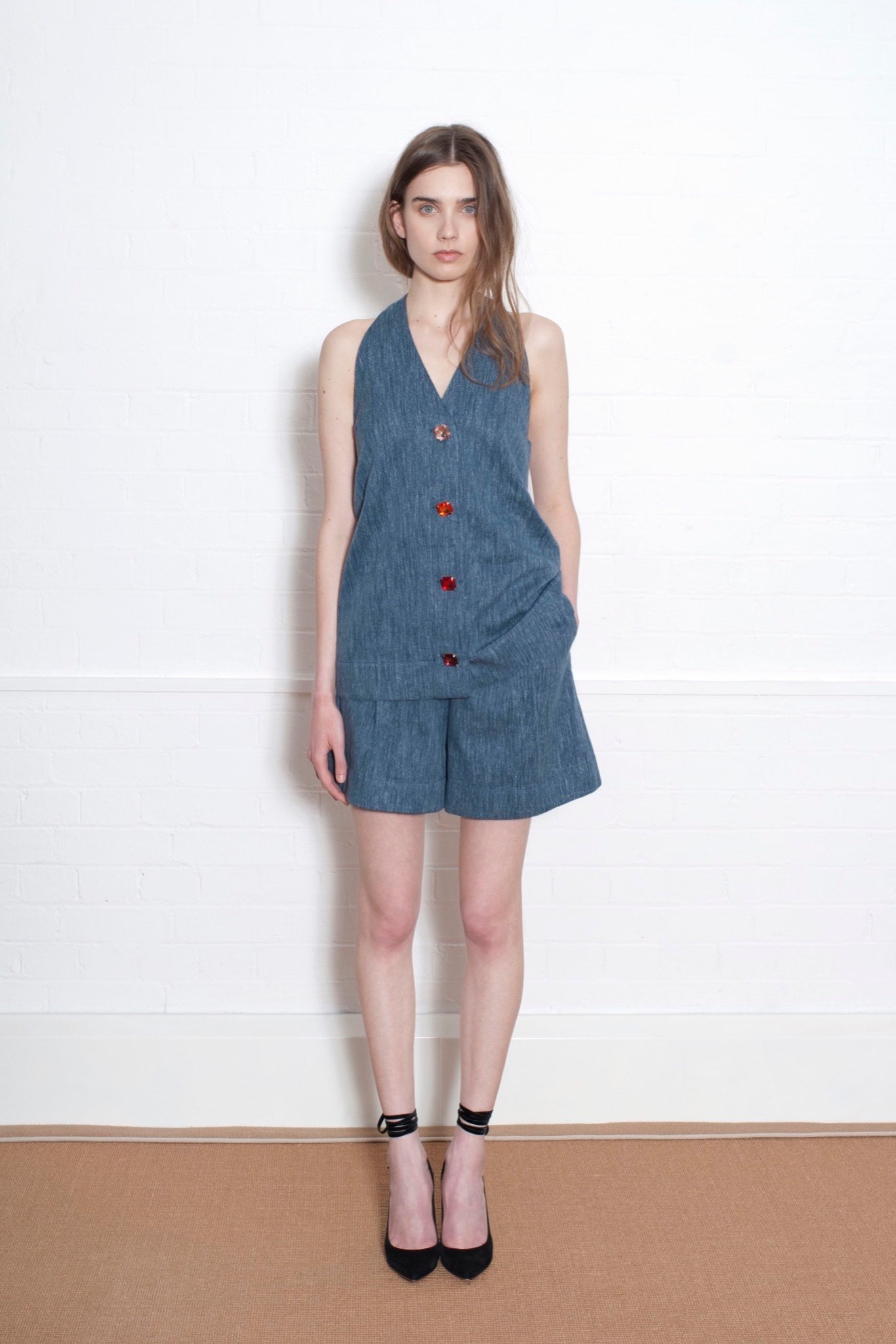 Isa Arfen Resort 16 Look 17