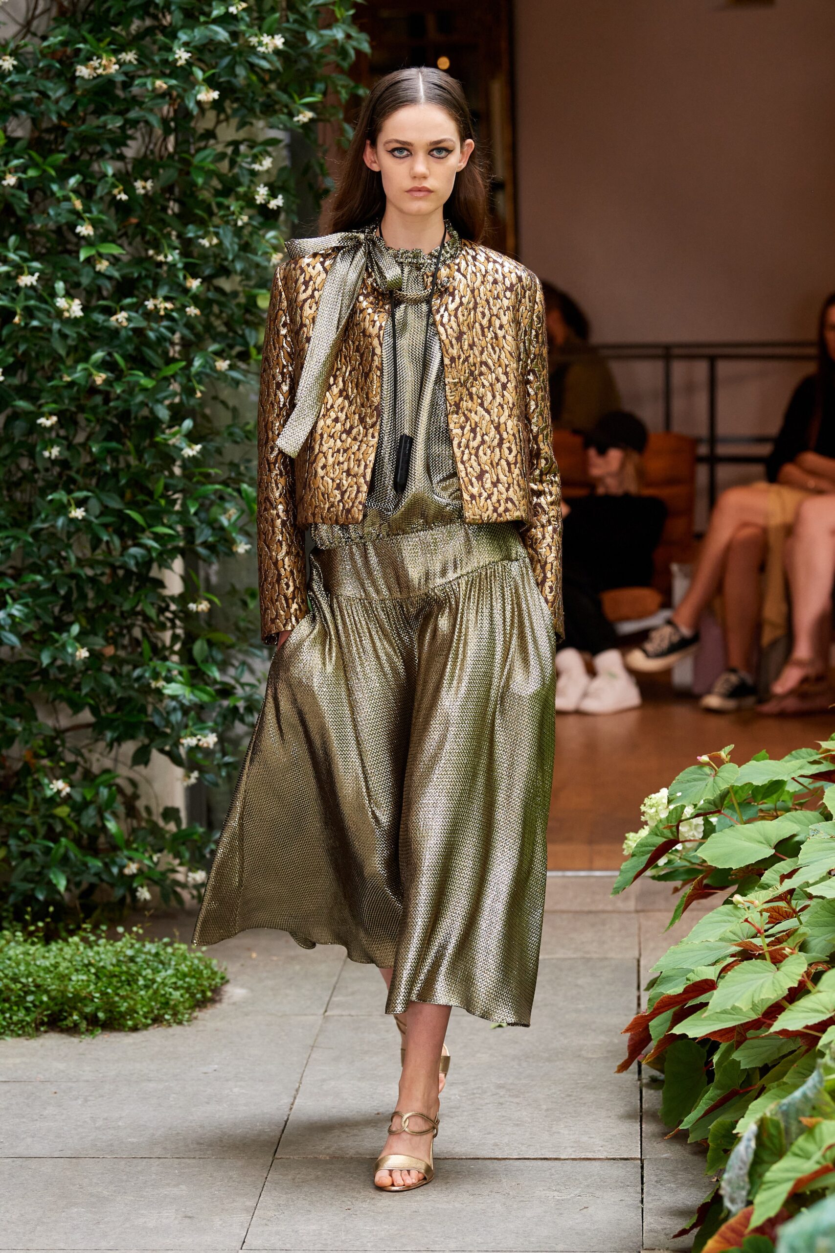 Julie de Libran F/W 22 Couture Look 1