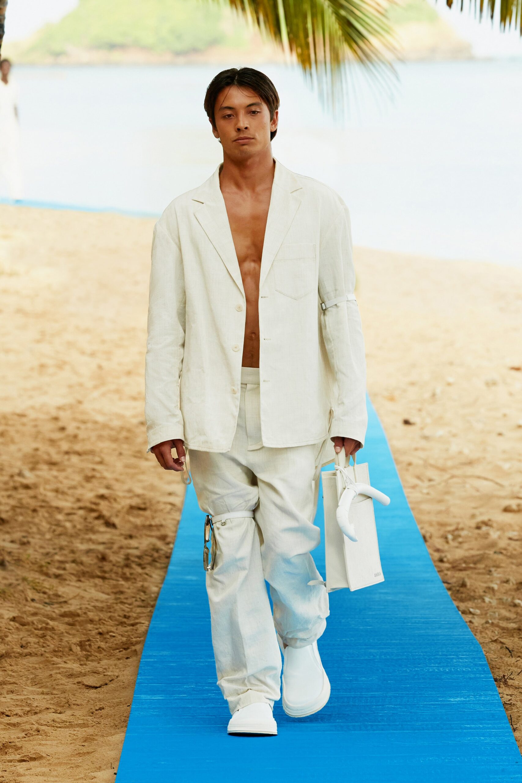 Jacquemus S/S 22 Look 2