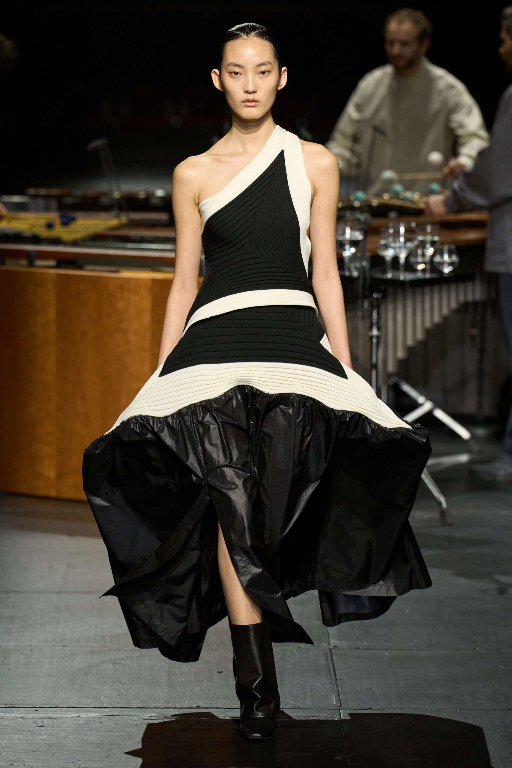 Issey Miyake F/W 23 Look 7