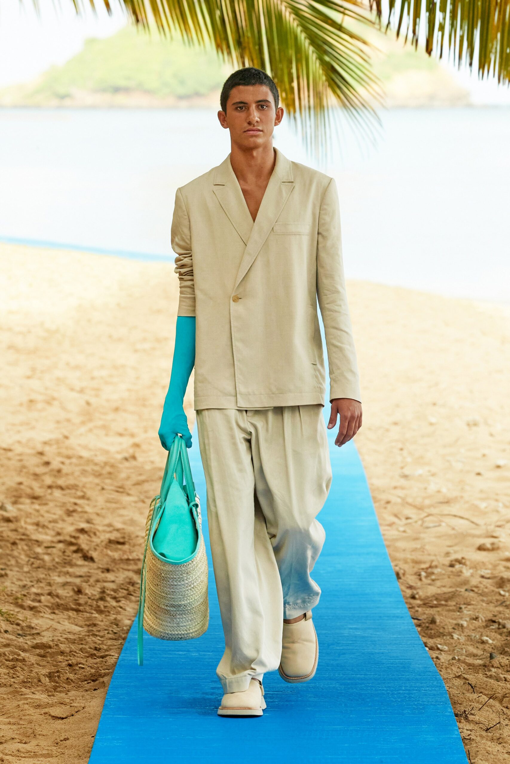 Jacquemus S/S 22 Look 7