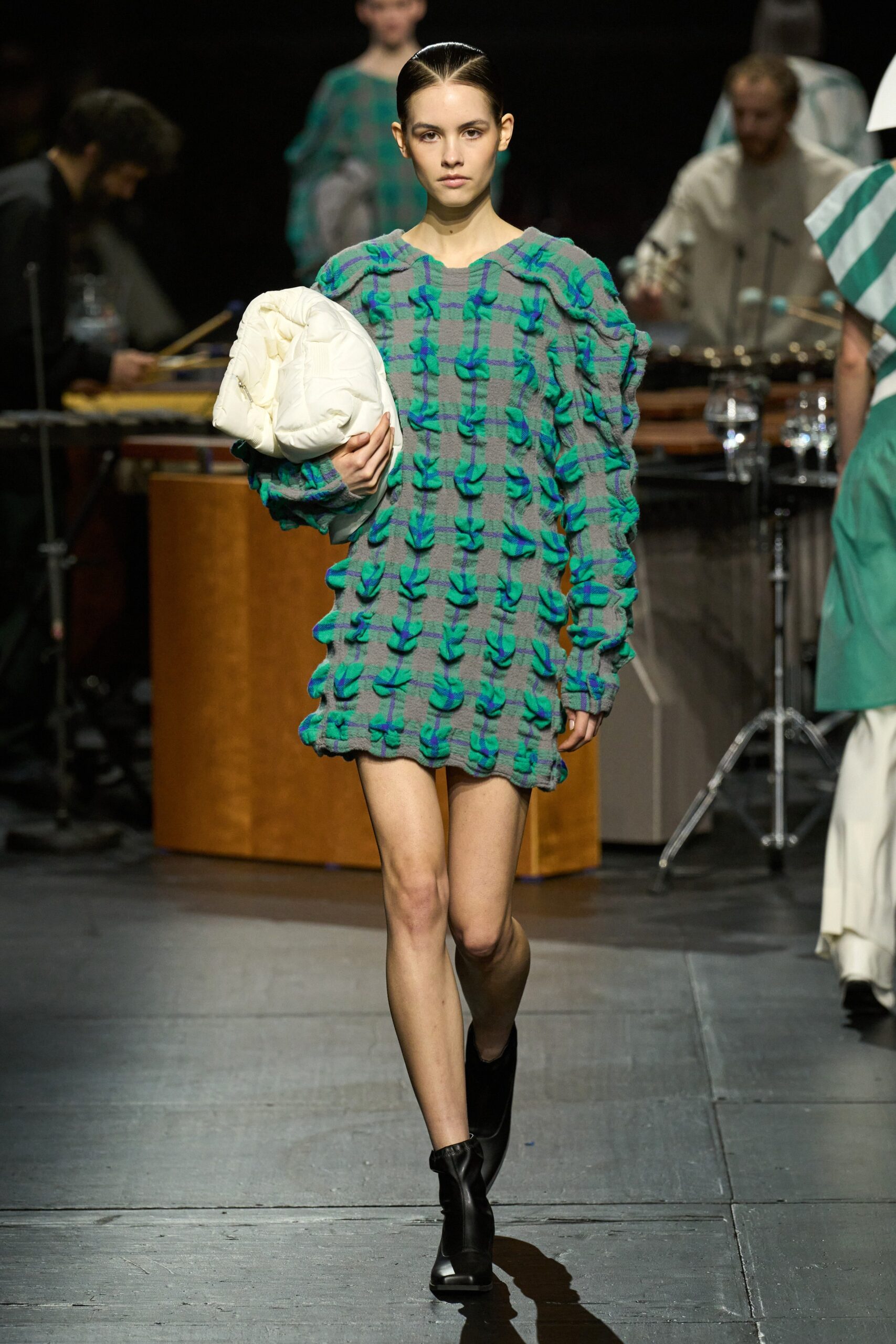 Issey Miyake F/W 23 Look 16