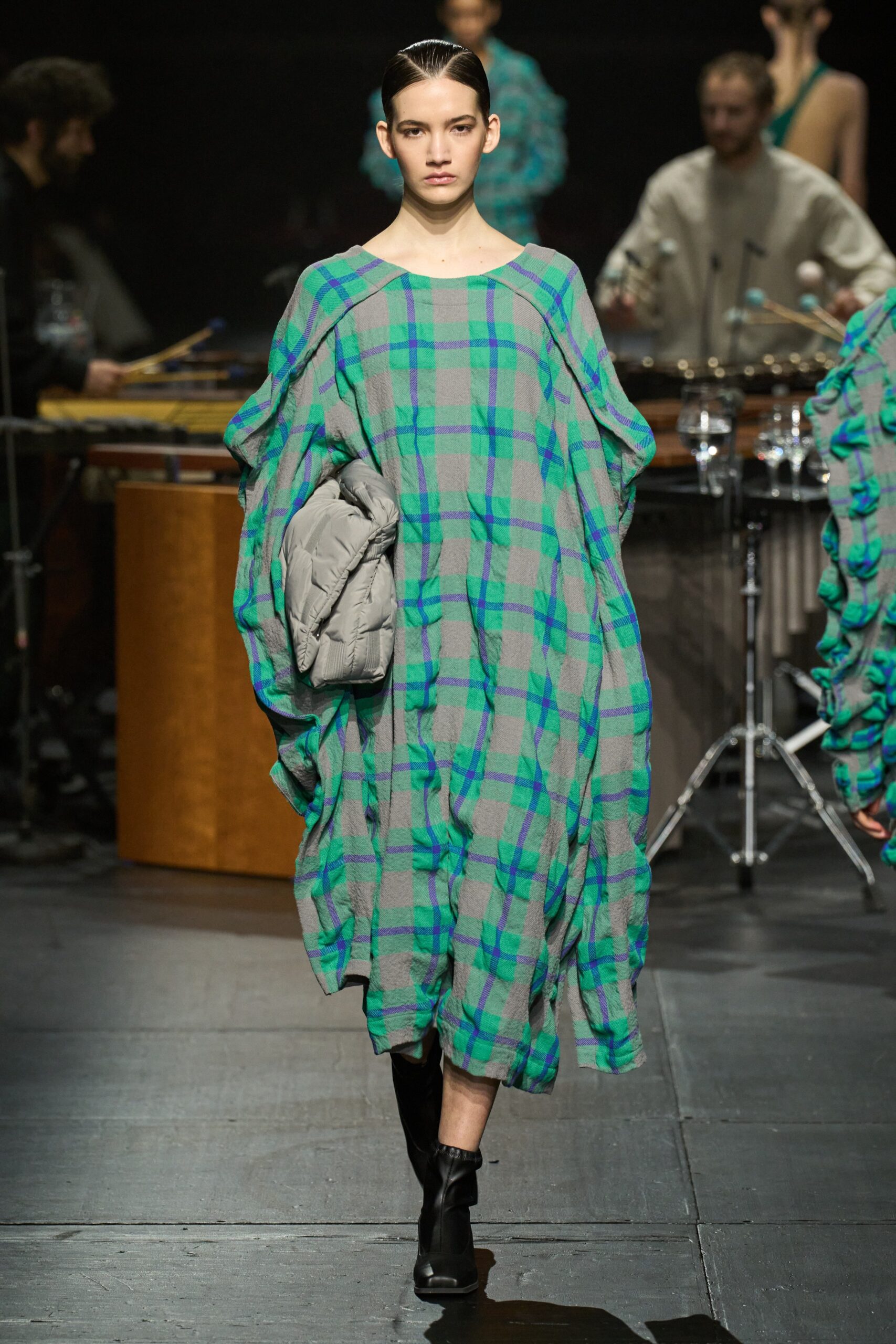 Issey Miyake F/W 23 Look 17