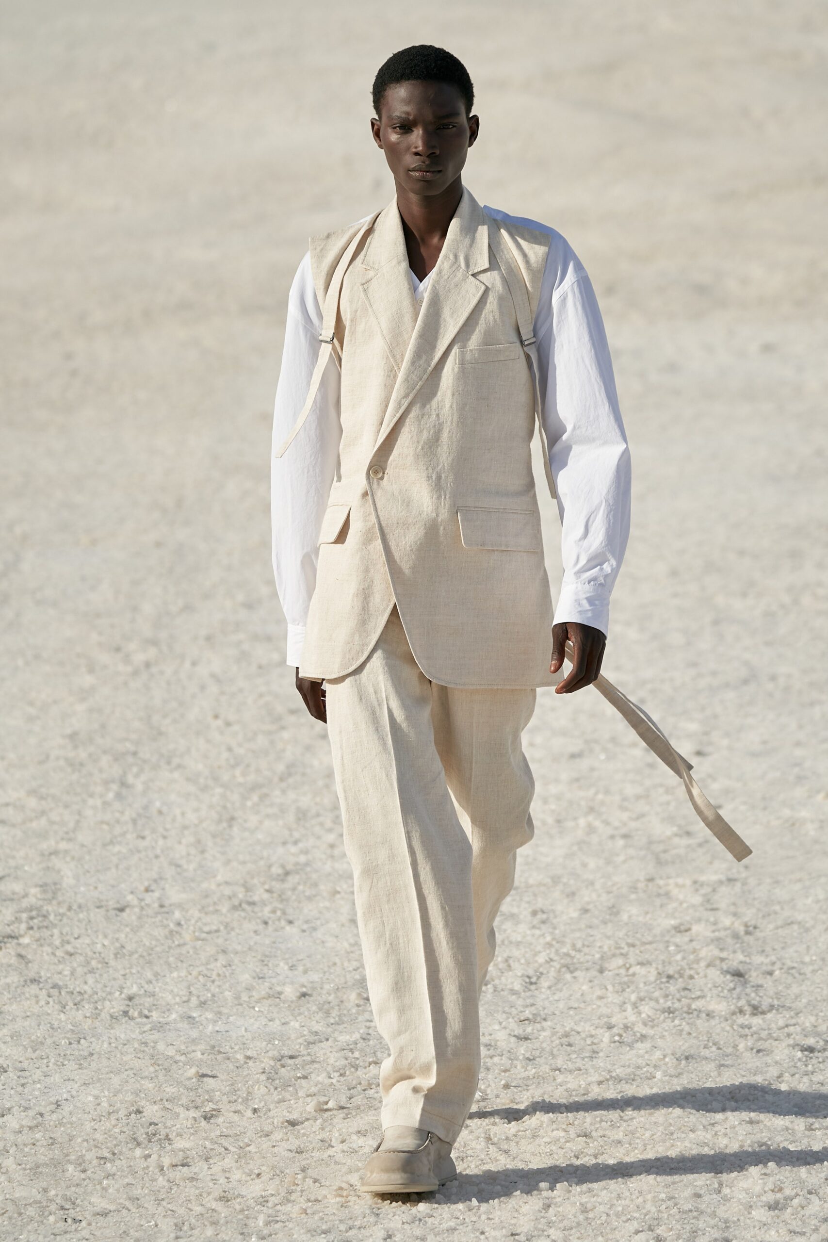 Jacquemus F/W 22 Look 18