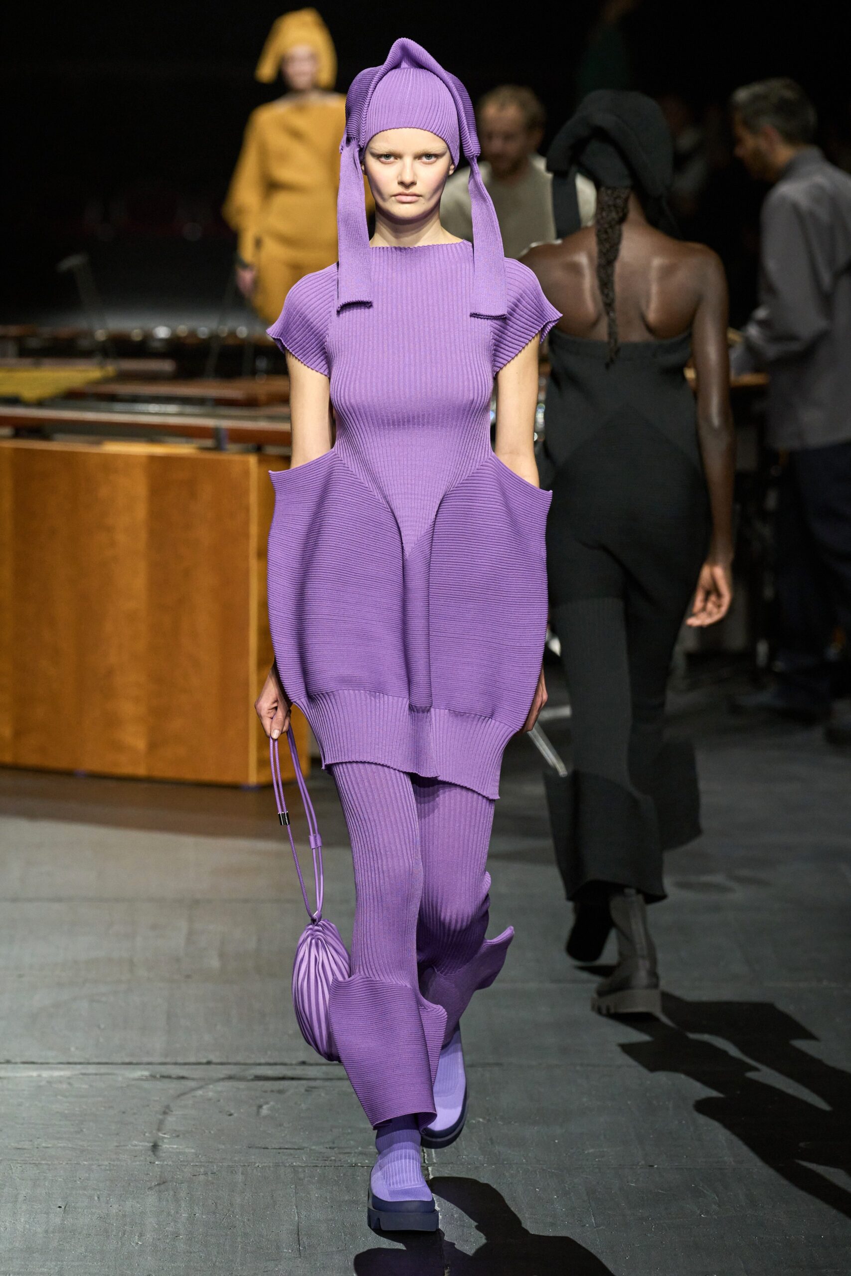 Issey Miyake F/W 23 Look 23