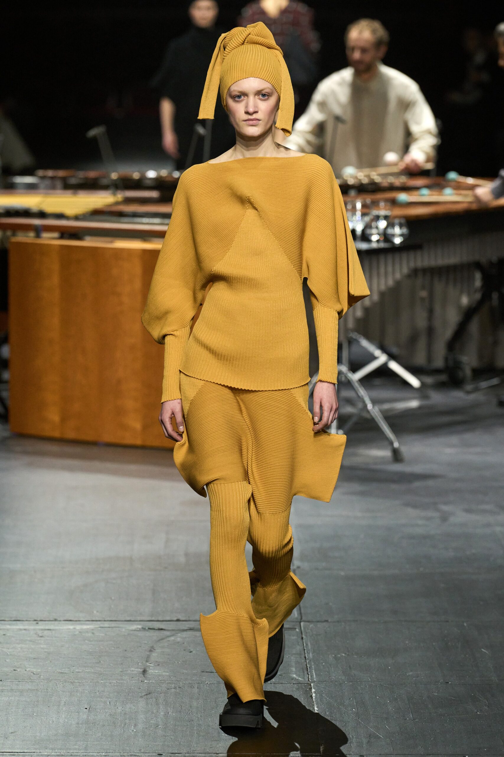 Issey Miyake F/W 23 Look 24