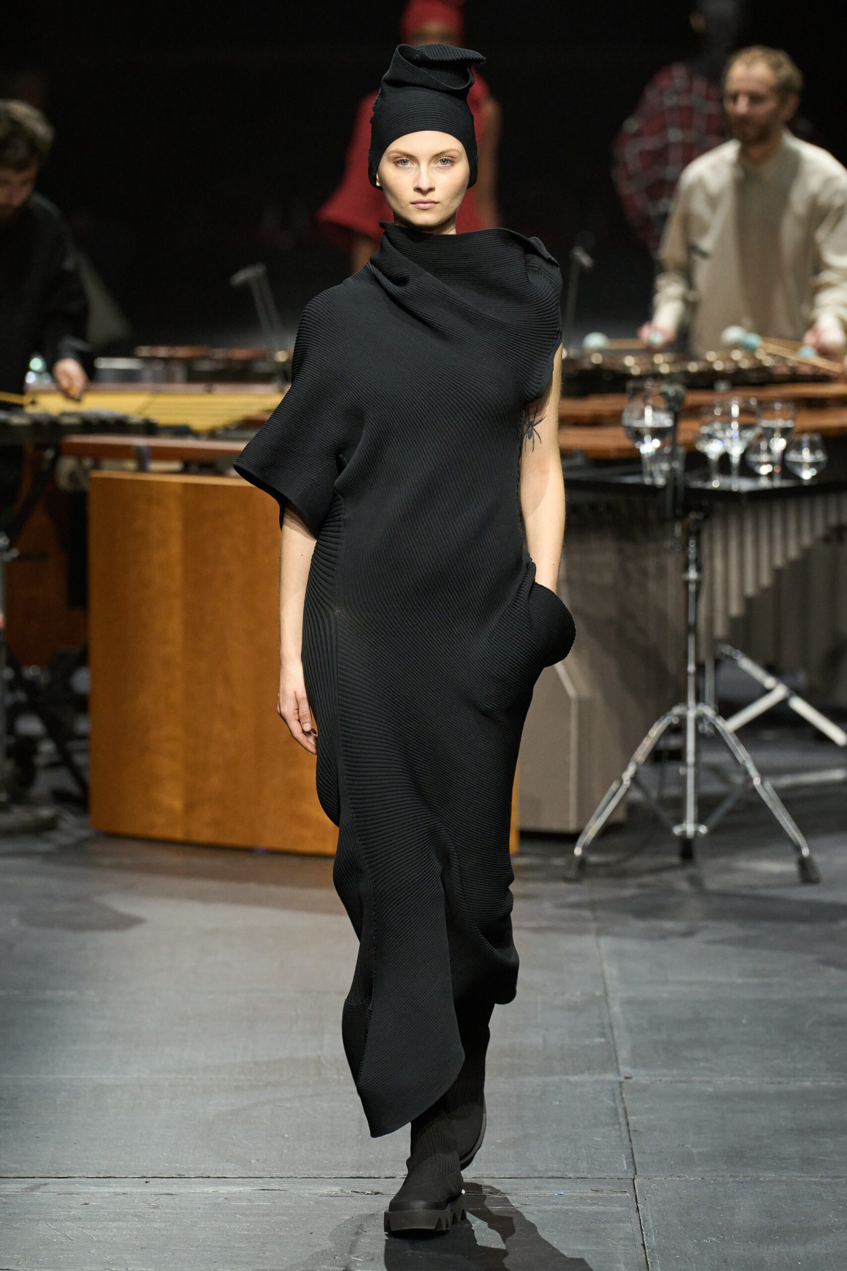 Issey Miyake F/W 23 Look 25